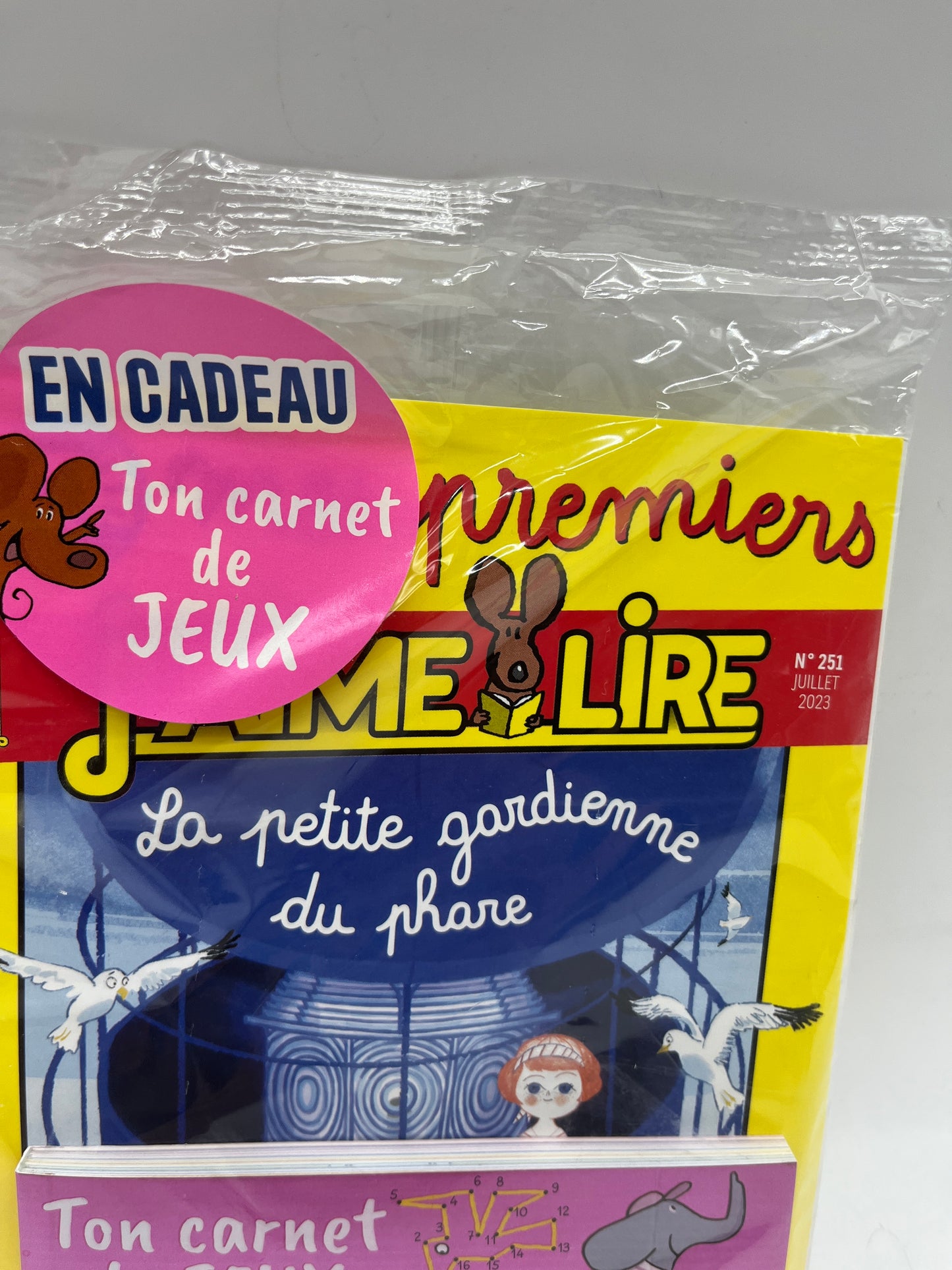 Livre d’activité Magazine mes premiers J’aime lire histoire à lire et à écouter numéro 251 Juillet 2023 avec son carnet de blague !