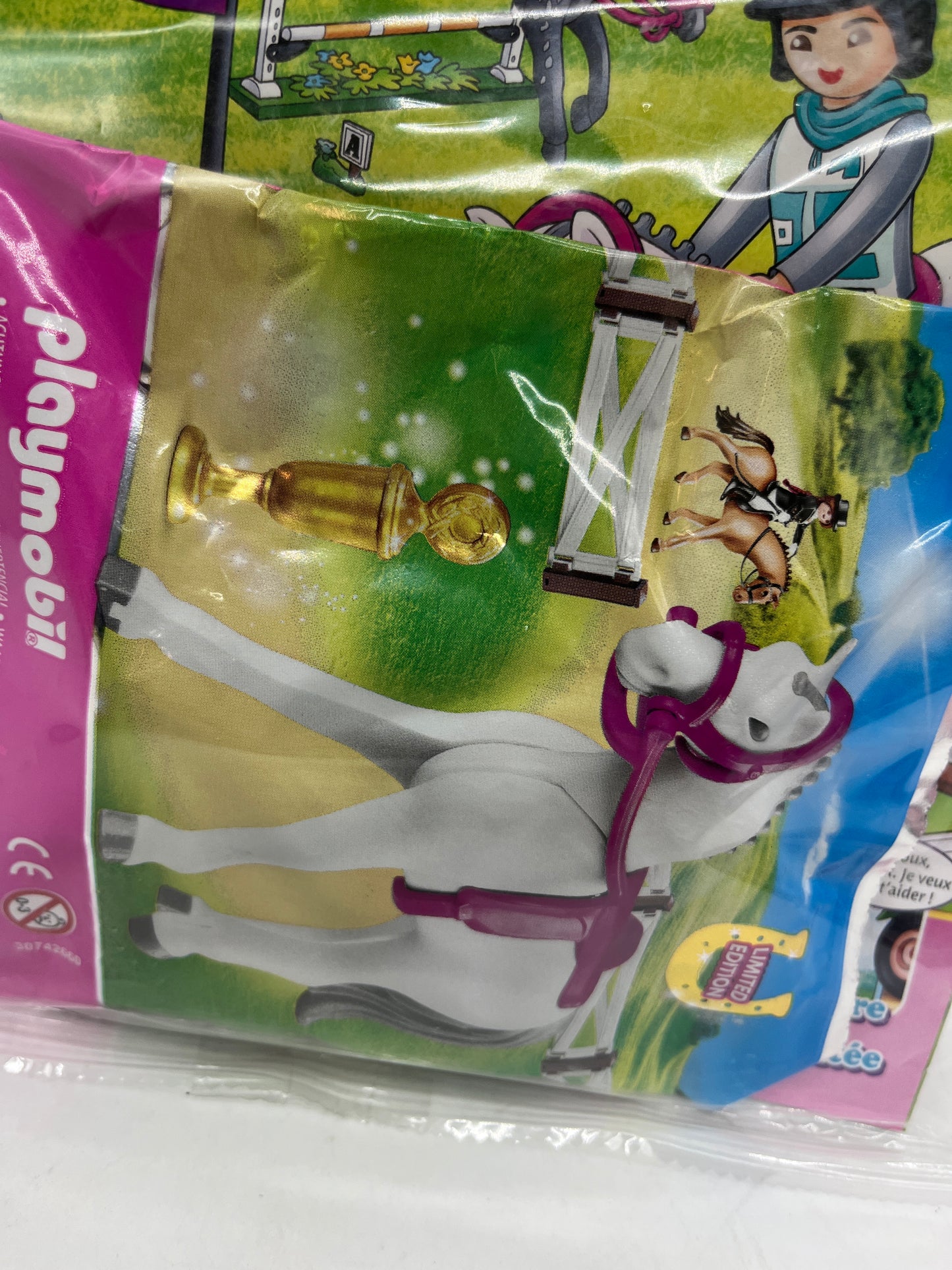 Livre D’activité magazine Playmobil comics avec sa figurine Cheval jamais ouvert Neuf
