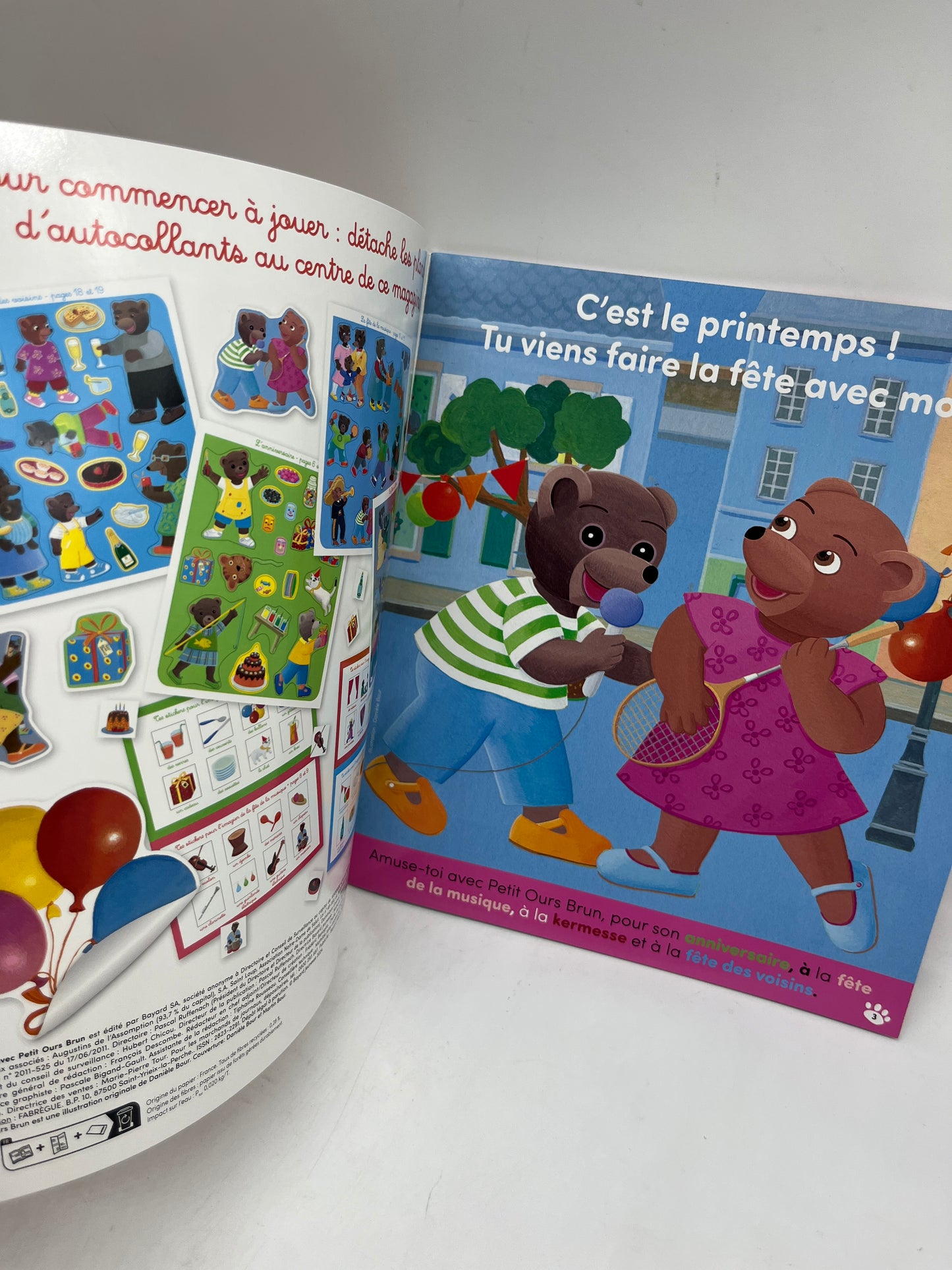 Livre d’activité magazines Je colle avec Petit Ours brun thème La fête avec ses gommettes Neuf