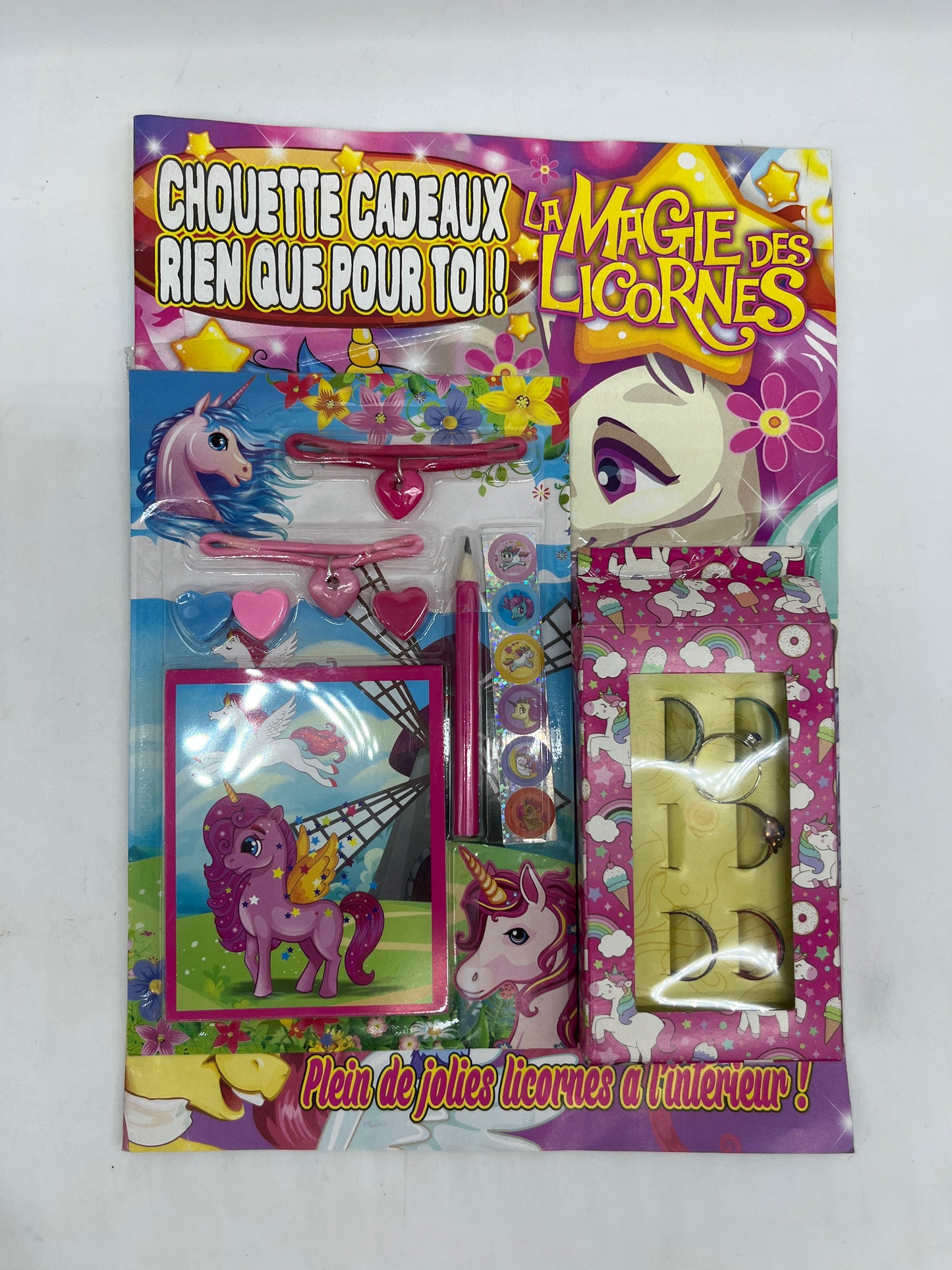 Livre d’activité Magazine La magie des licornes avec son coffret de bague et son kit papeterie Neuf