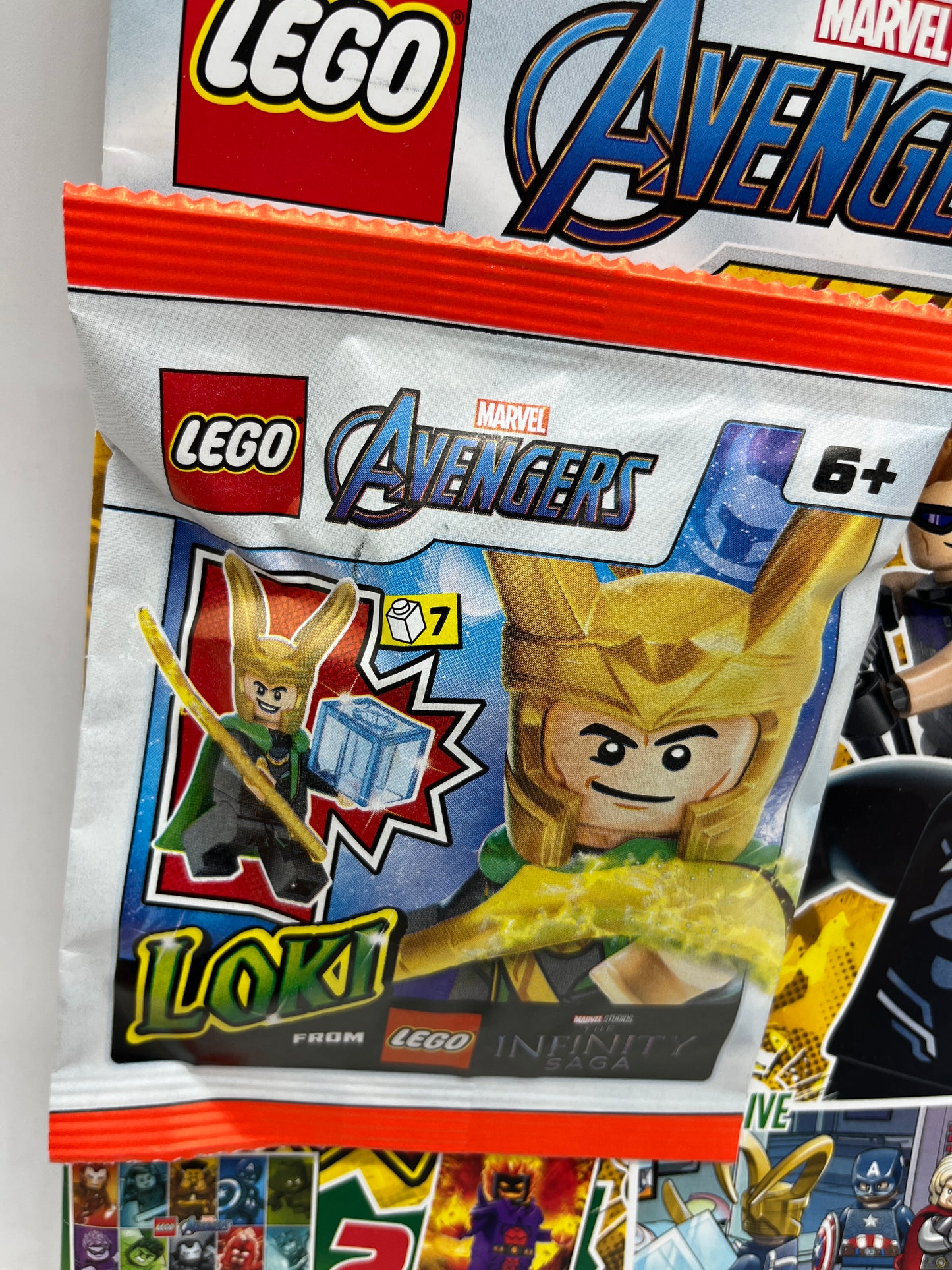 livre d’activité Magazine Lego Marvel avec sa mini figurine Loki Neuf !