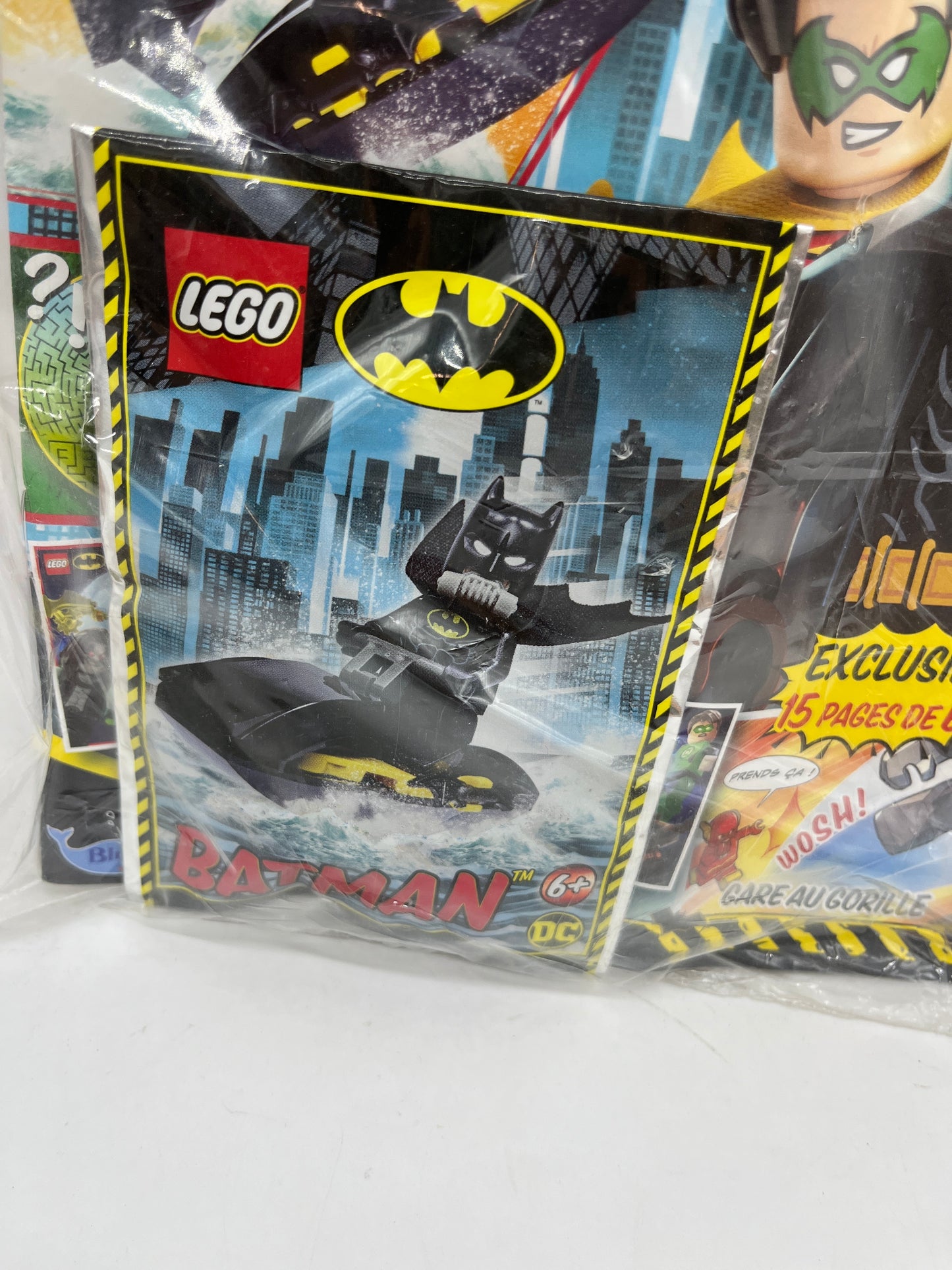 livre d’activité Magazine Lego Batman avec sa minifigure Batman et son jetboat Neuf !