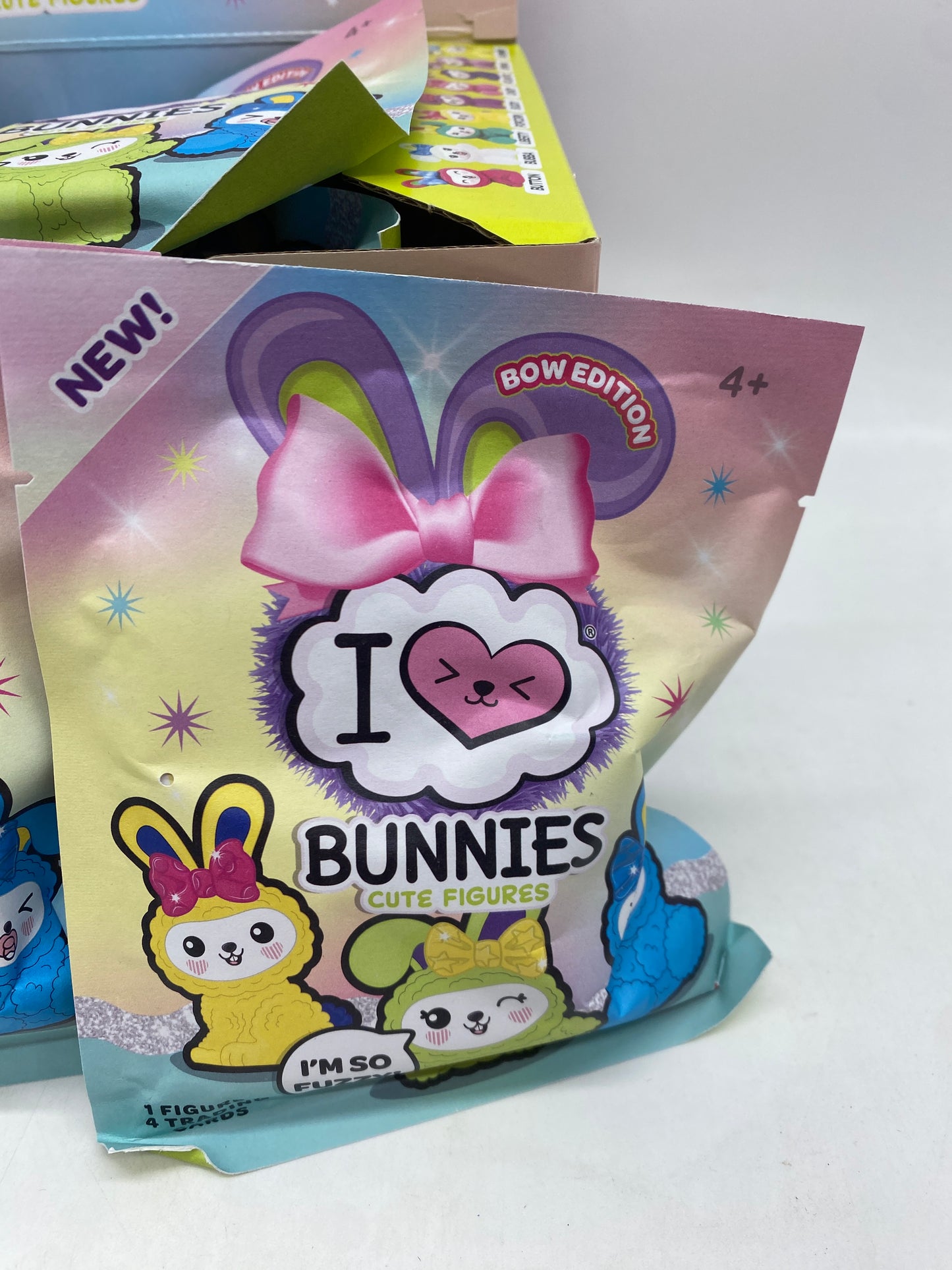 Lot de 3 Figurines I love Bunnies Neuf Les modèles sont aléatoires dans les paquets ! Prix boutique: 12€ Plus de 13 modèles à collectionner!