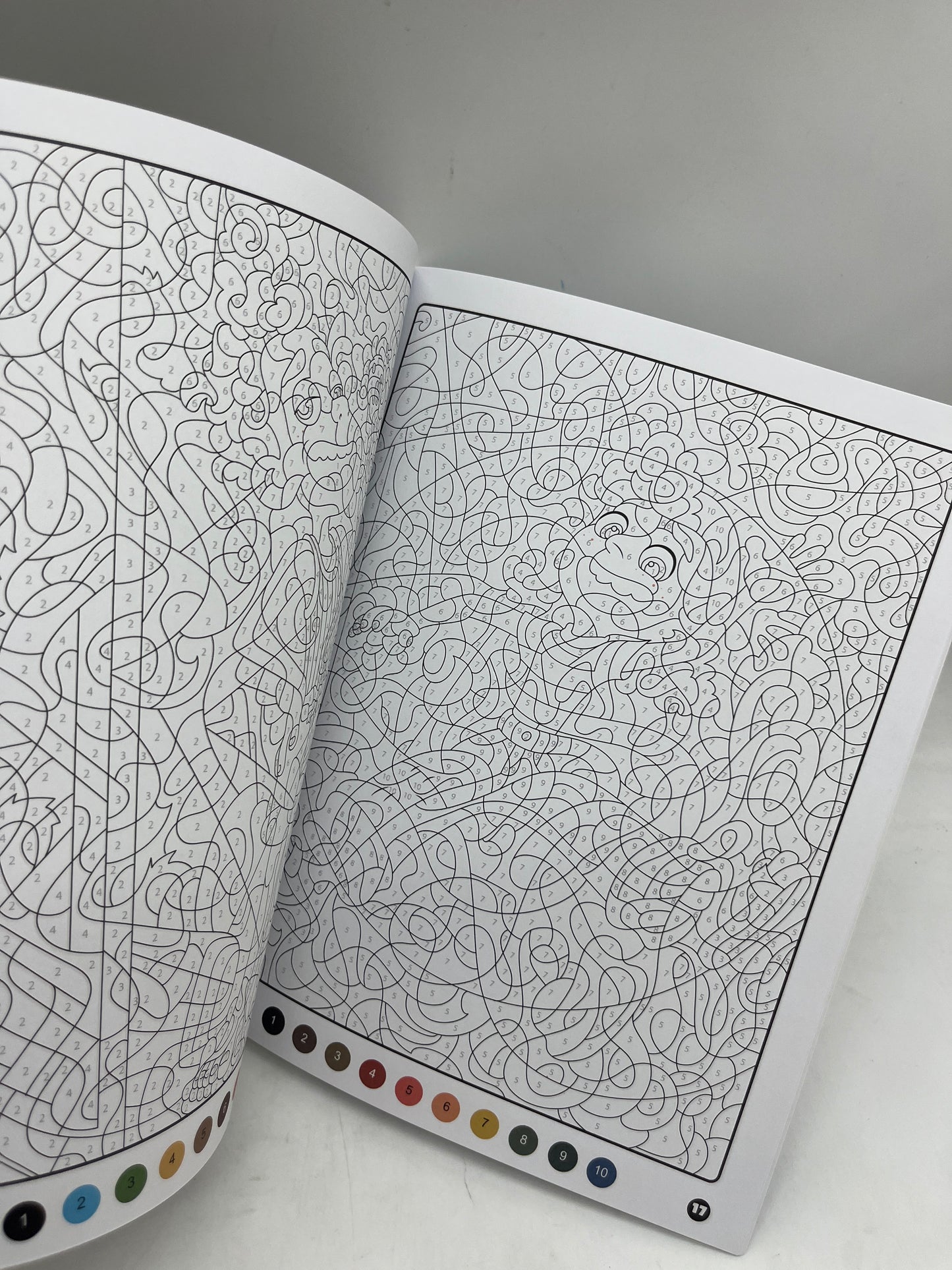 Livre de coloriages Mes coloriages Magique Mystère Disney Luca Neuf