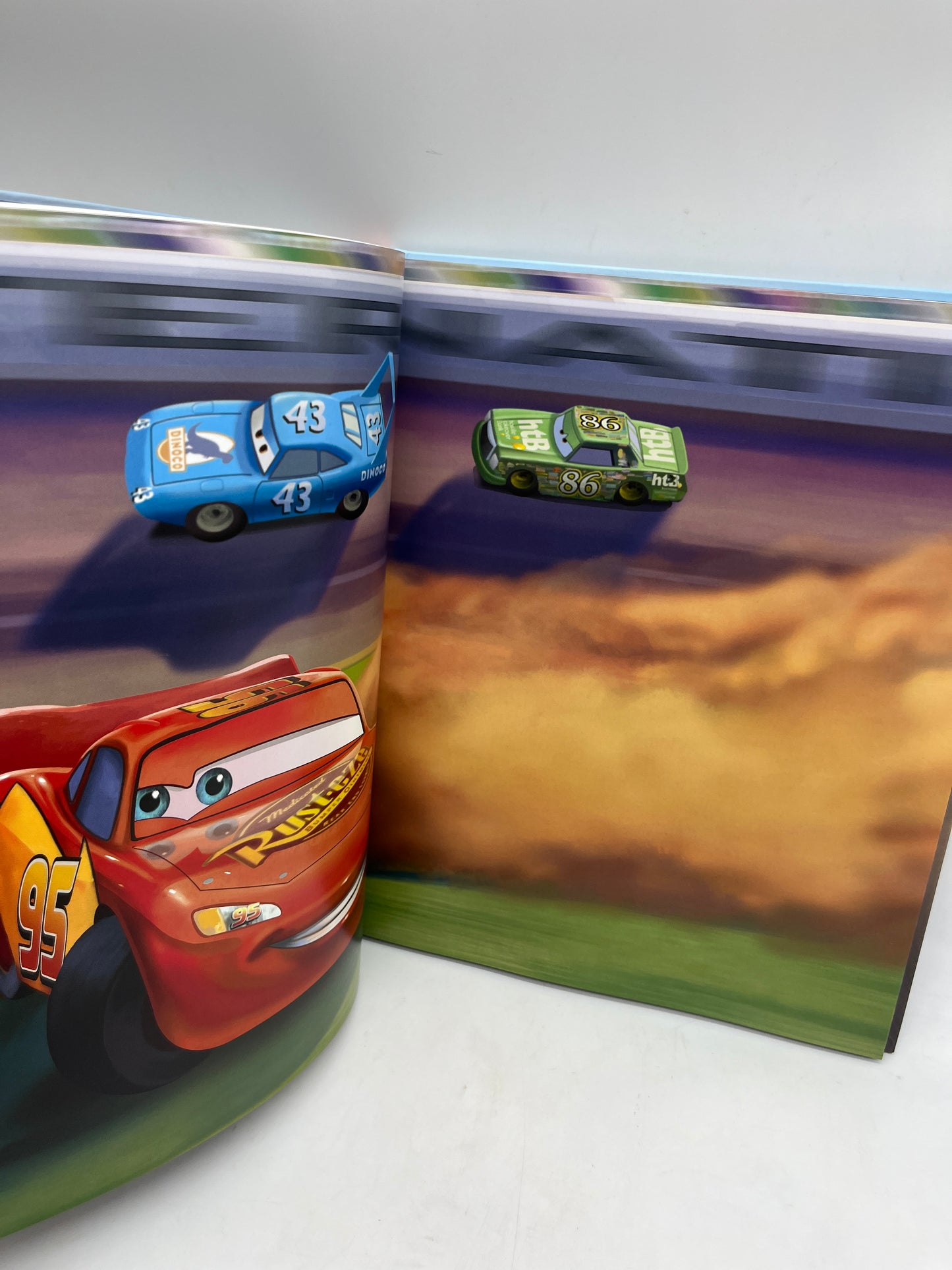 Livre histoire Disney La grande Aventure Cars Flash macqueen Neuf