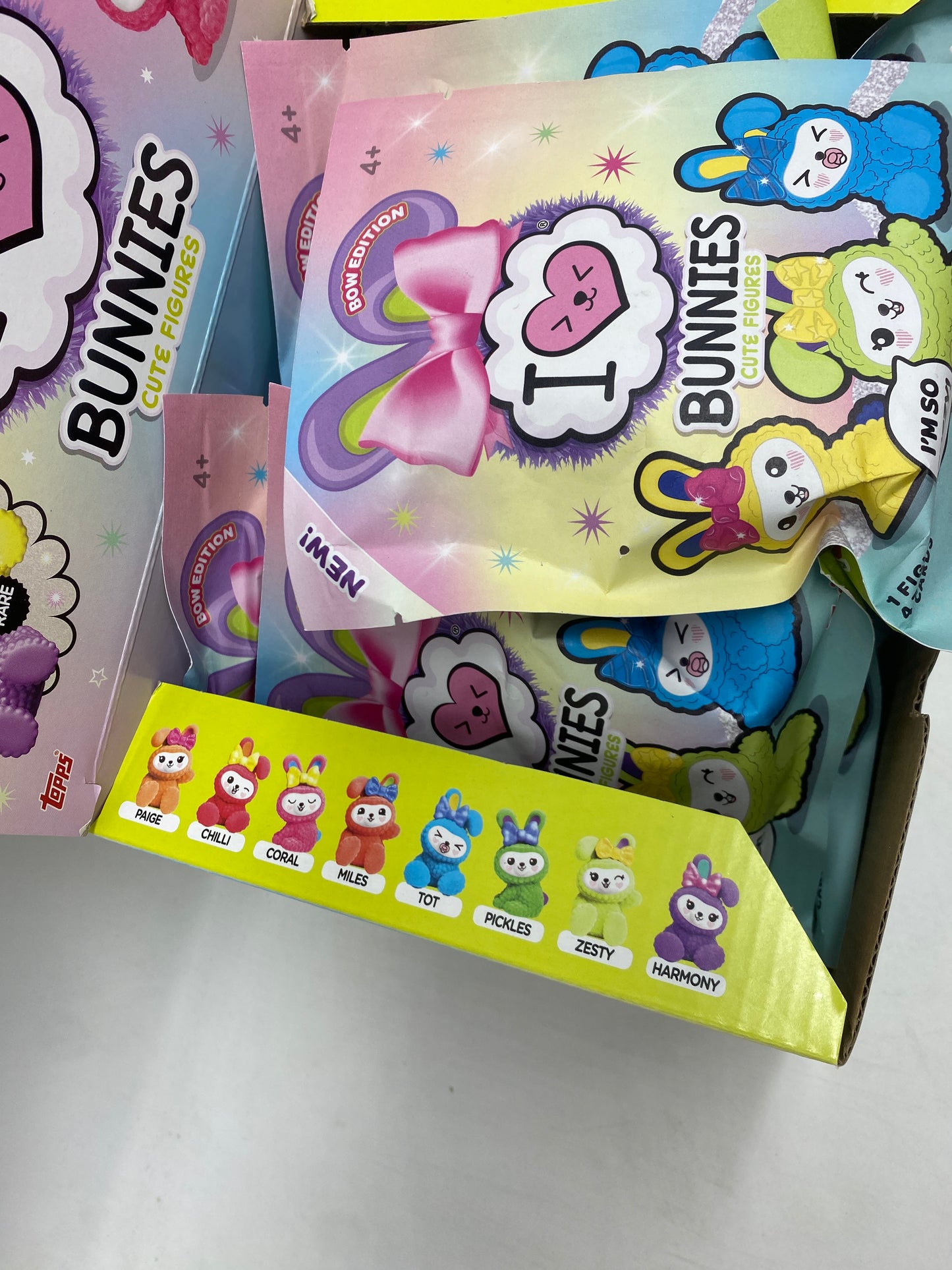 Lot de 3 Figurines I love Bunnies Neuf Les modèles sont aléatoires dans les paquets ! Prix boutique: 12€ Plus de 13 modèles à collectionner!