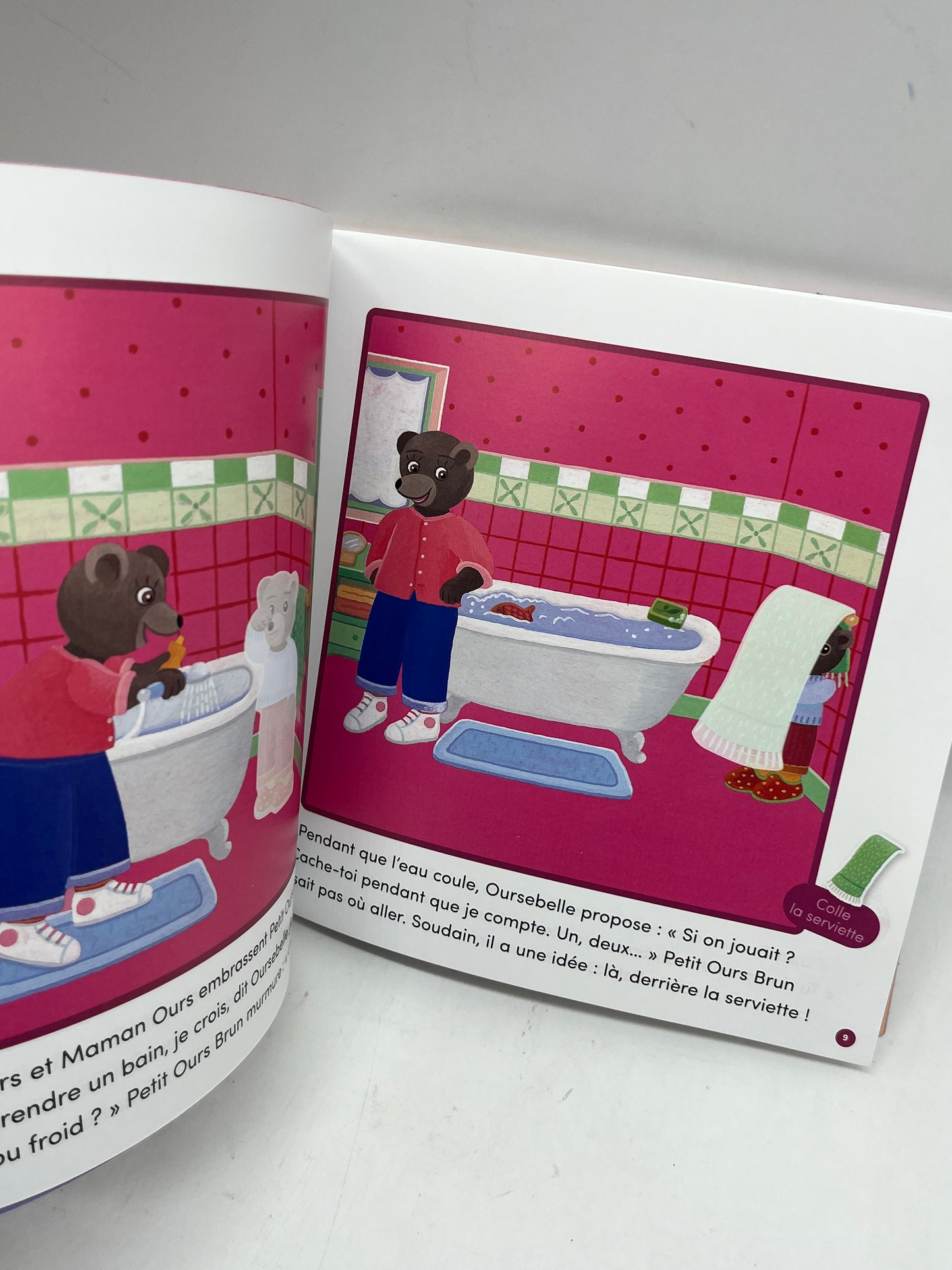 Livre d’activité magazine Les grandes histoires de Petit Ours Brun thème C’est l’histoire du bain Neuf ! Avec gommettes et imagier