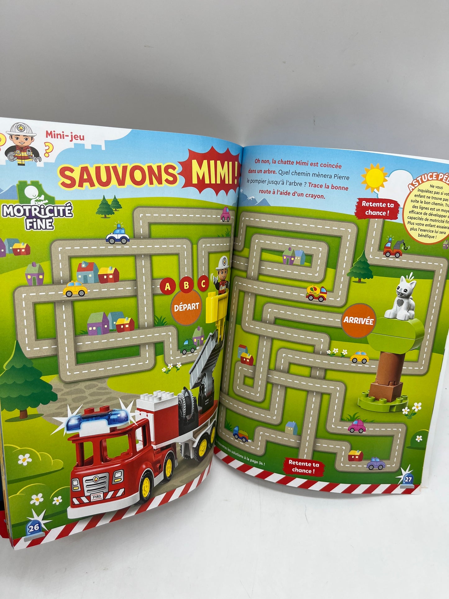 livre d’activité Magazine Lego Duplo avec sa mini figurine Pompier Neuf !