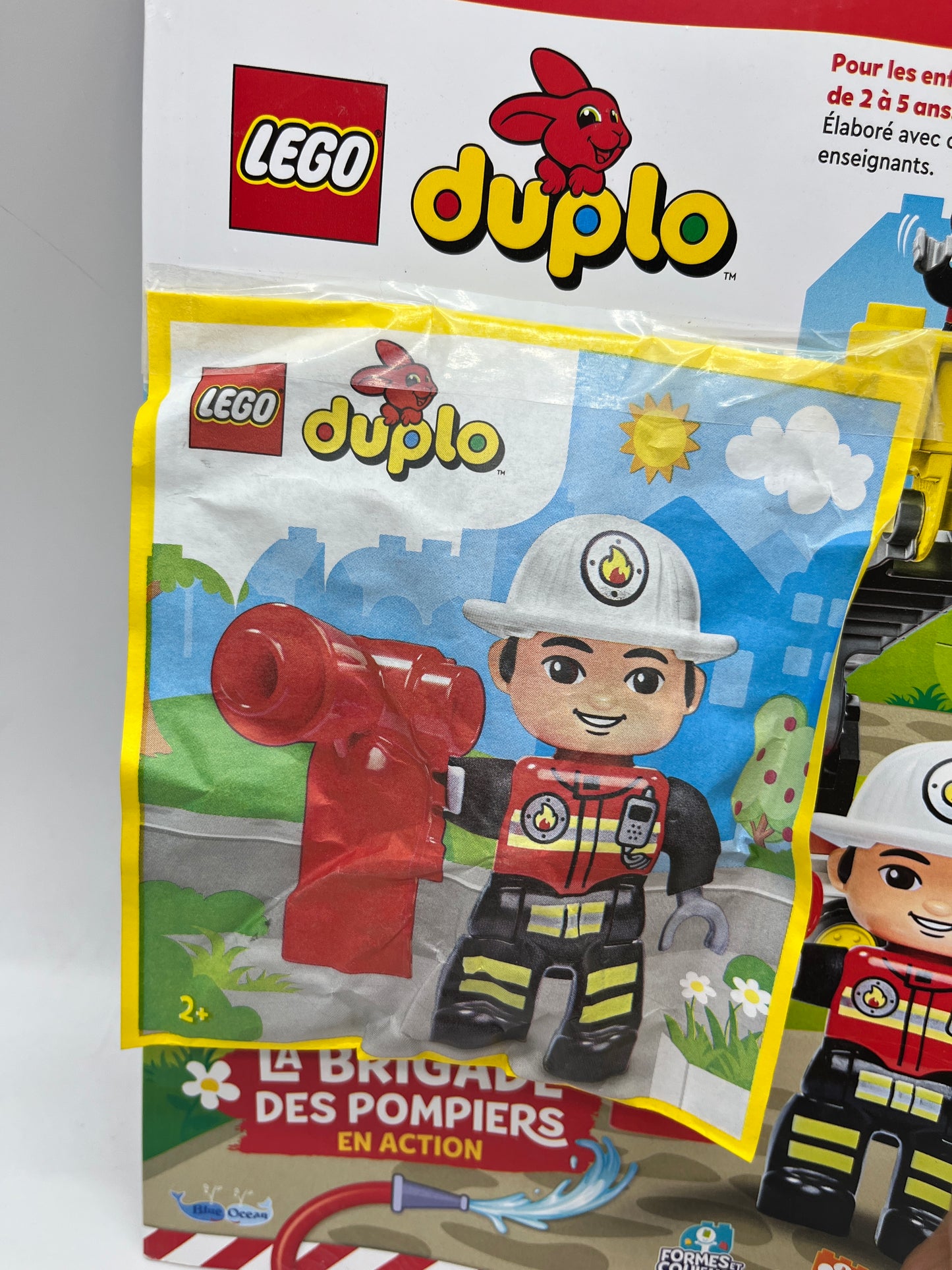 livre d’activité Magazine Lego Duplo avec sa mini figurine Pompier Neuf !