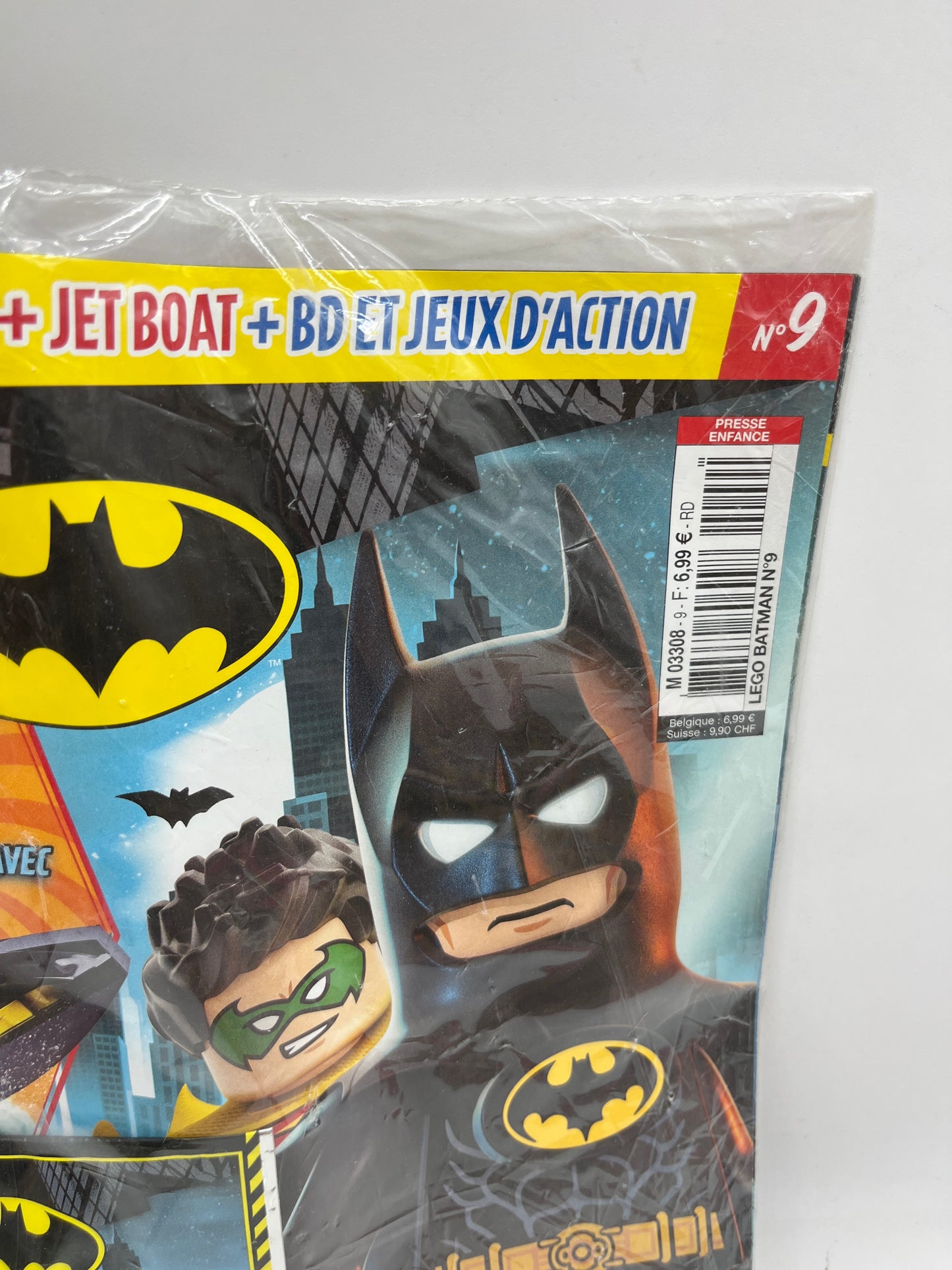 livre d’activité Magazine Lego Batman avec sa minifigure Batman et son jetboat Neuf !