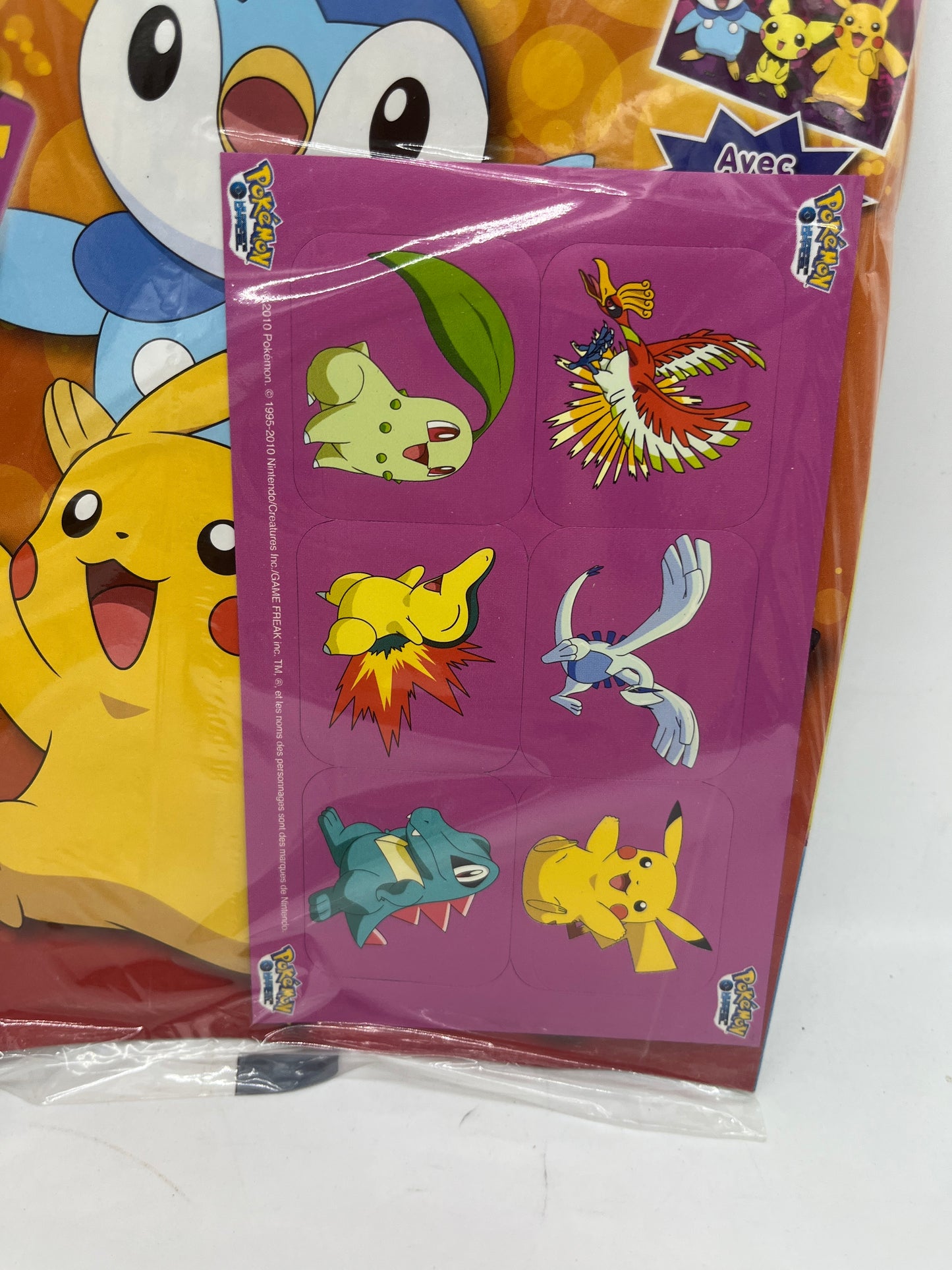 Livre d’activité Magazine POKEMON le magazine officiel avec ces 6 magnets modèle orange ancien version NEUF