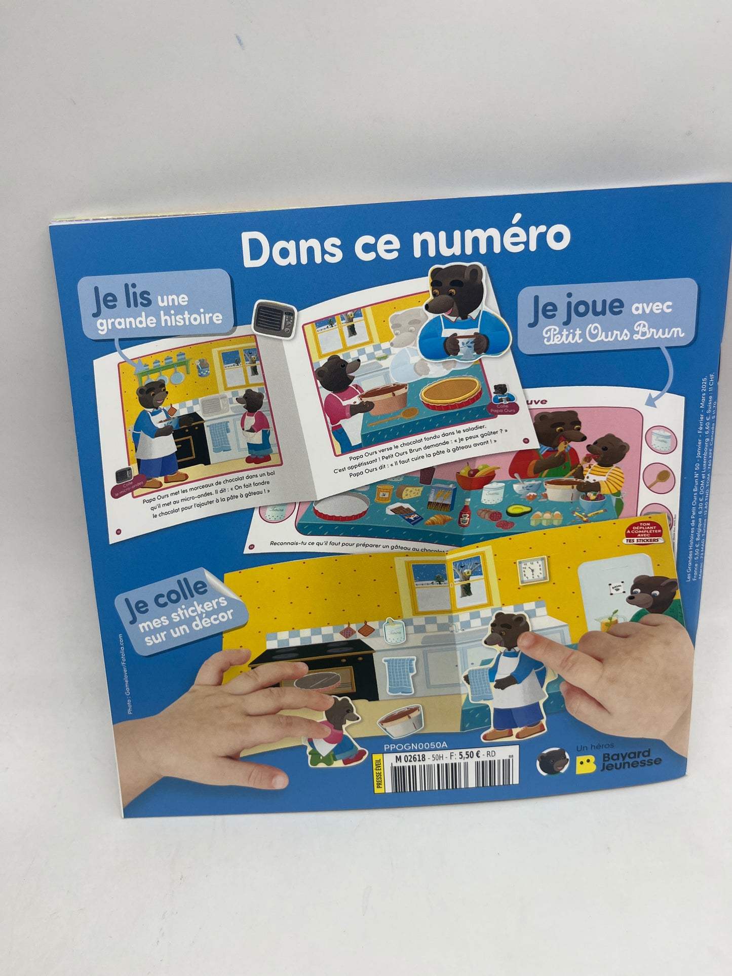 Livre d’activité magazine Les grandes histoires de Petit Ours Brun thème En cuisine avec Papa Neuf ! Avec gommettes et imagier