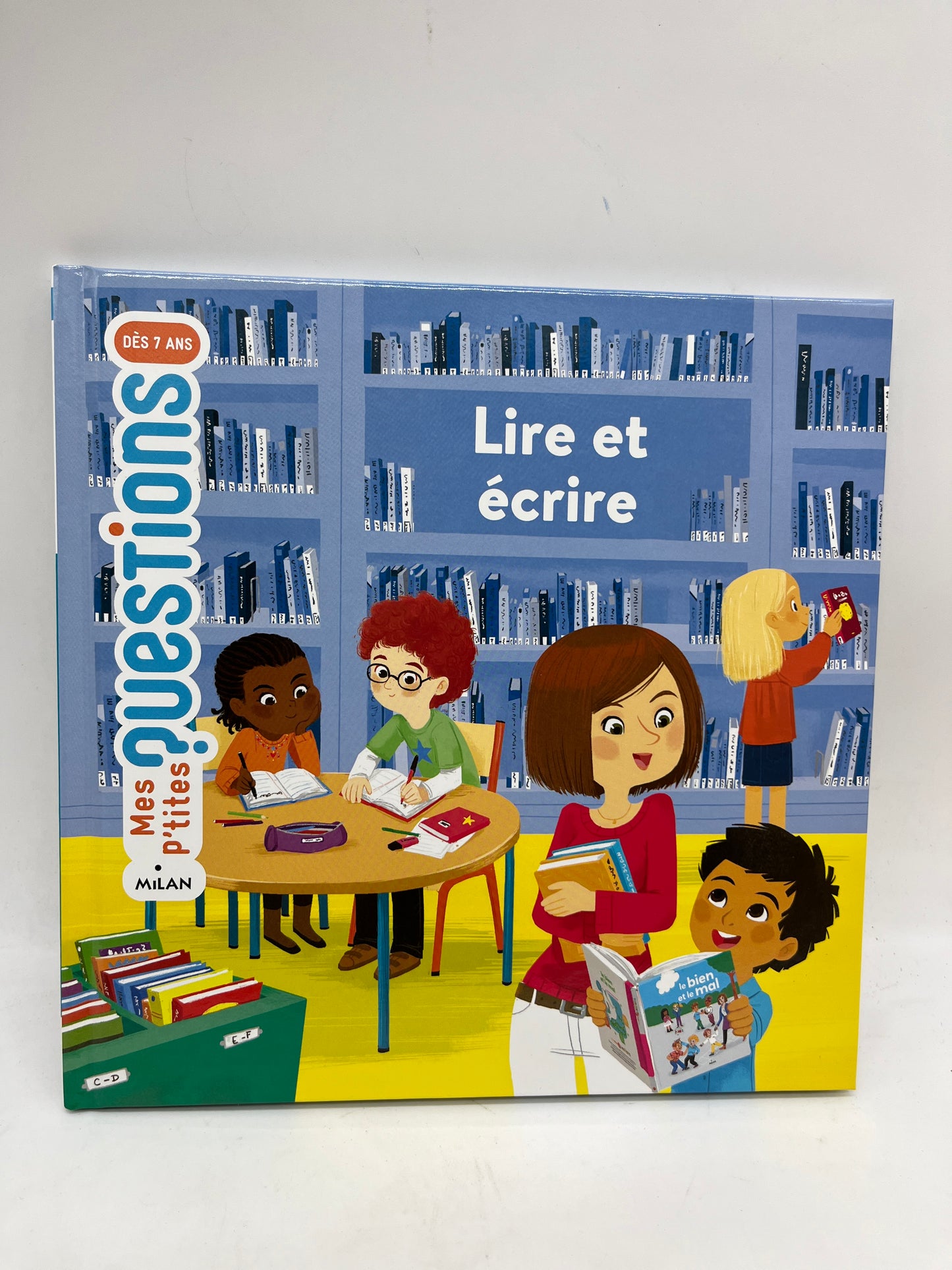 Livre histoire Mes questions thème lire et écrire à partir de 7 ans Neuf
