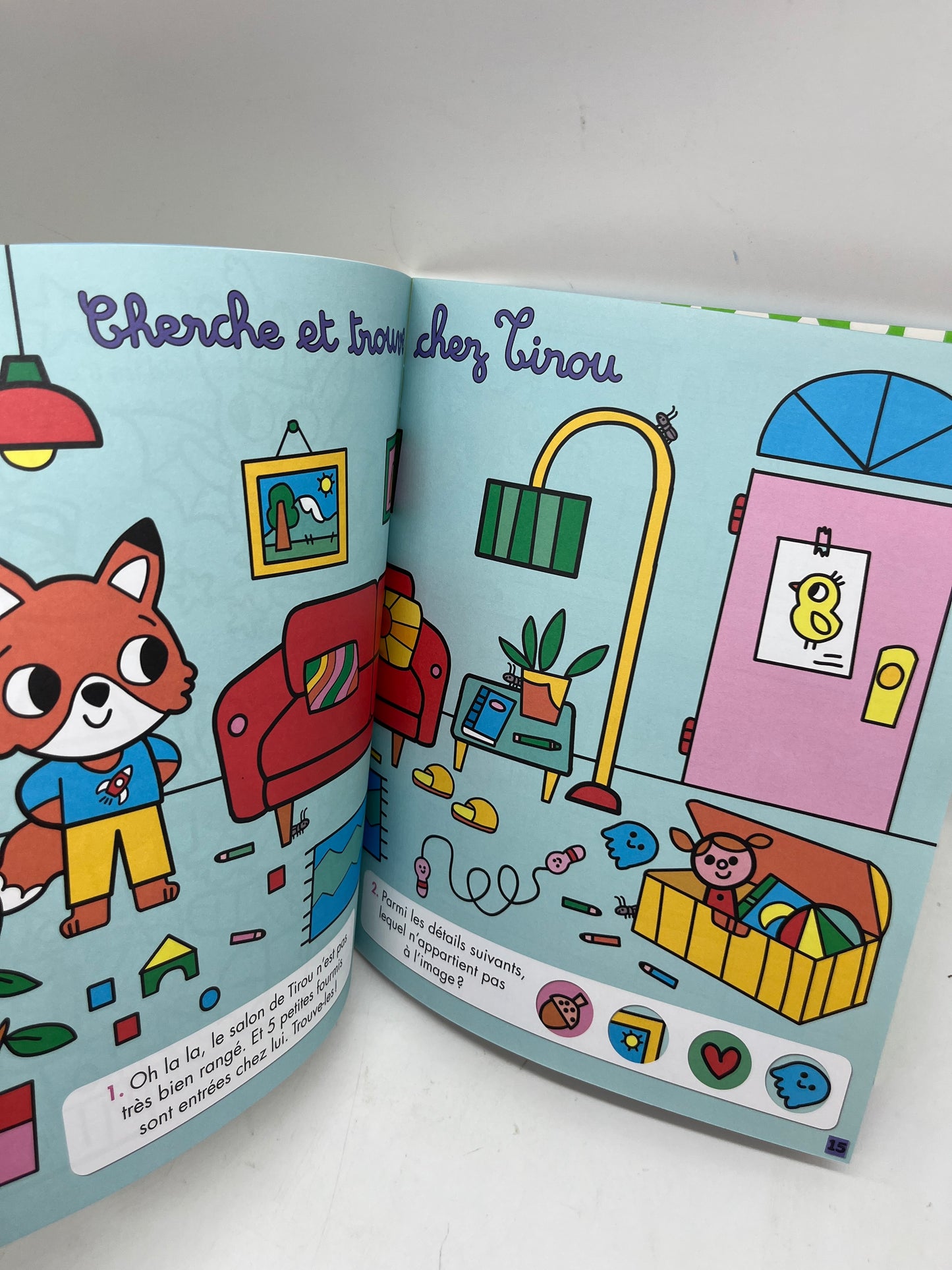 Livre d’activité Magazine TOUPIE les jeux de l’école avec ses 130 gommettes Tirou le renard Neuf