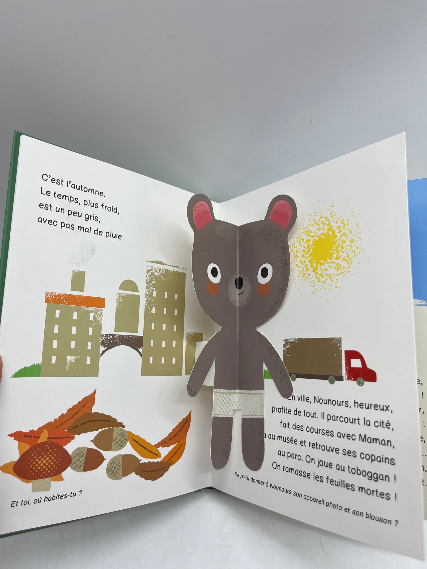 Livre histoire C’est les vacances livre pop up animé ave 50 accessoires à manipuler Neuf