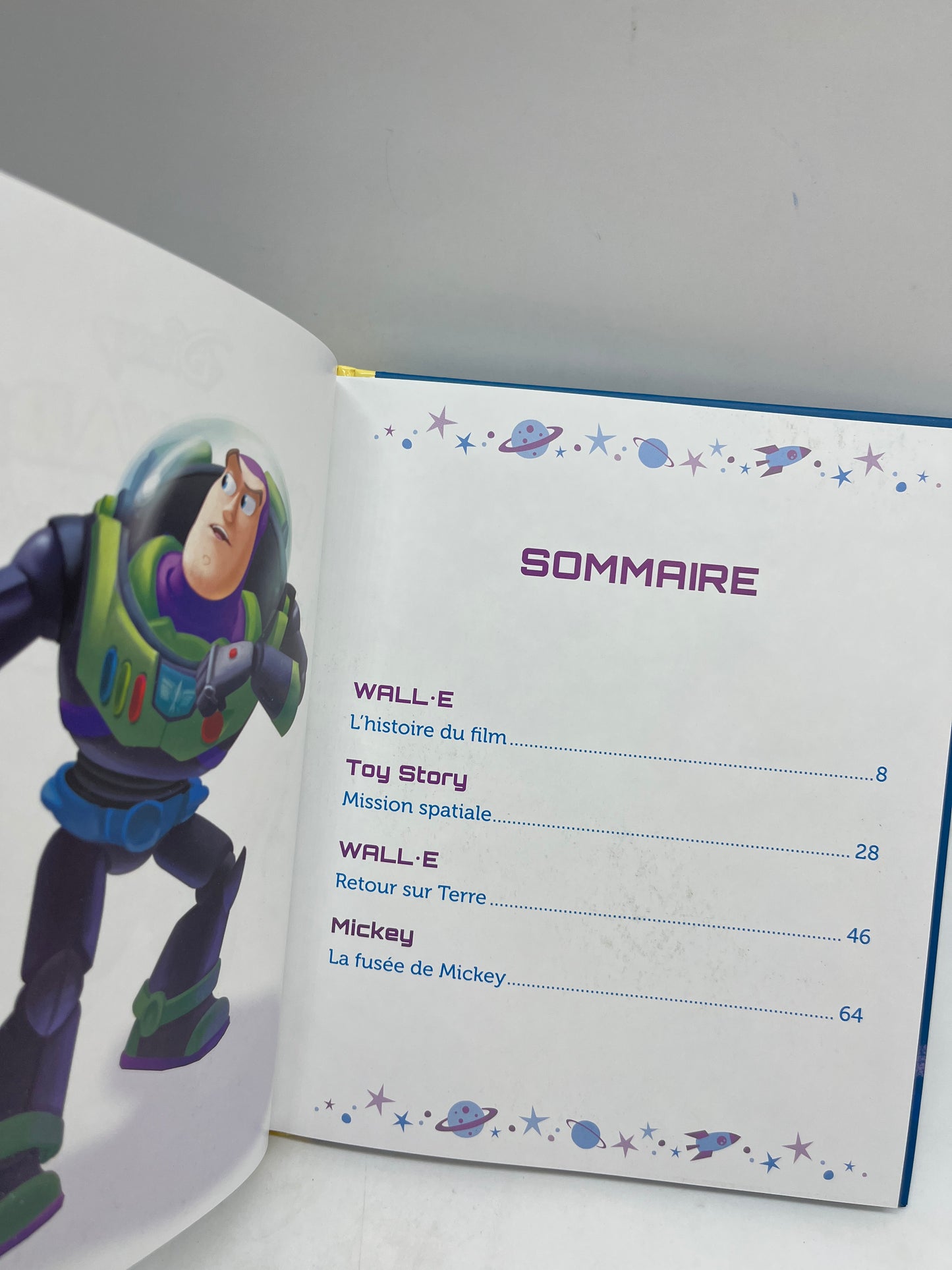 Livre 4 histoires Disney Thème dans l’espace avec Toy Story Wall. E Mickey Neuf