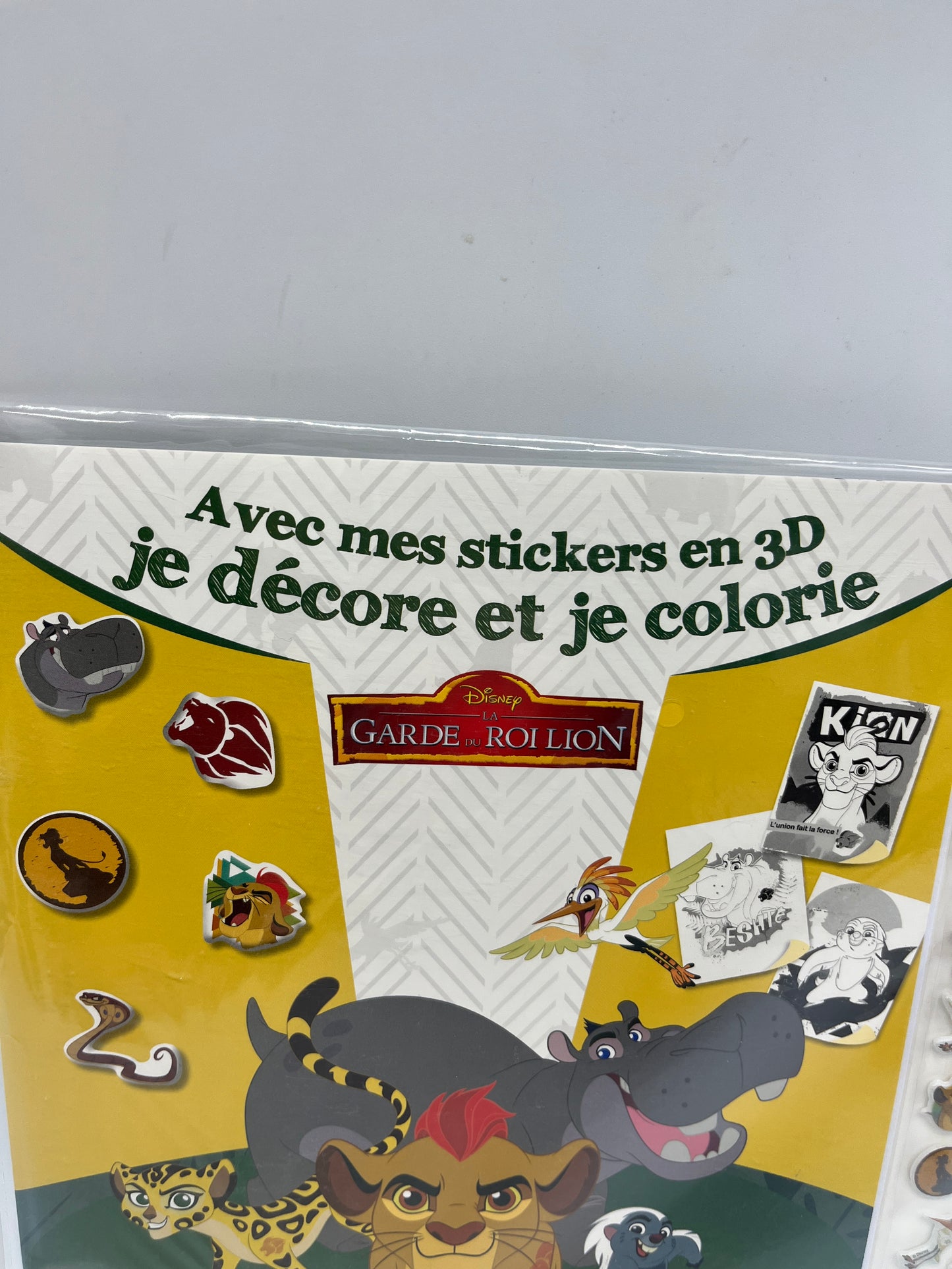 Livre d’activité Magazine Disney La garde du Roi Lion avec son décor ces stickers 3D Neuf