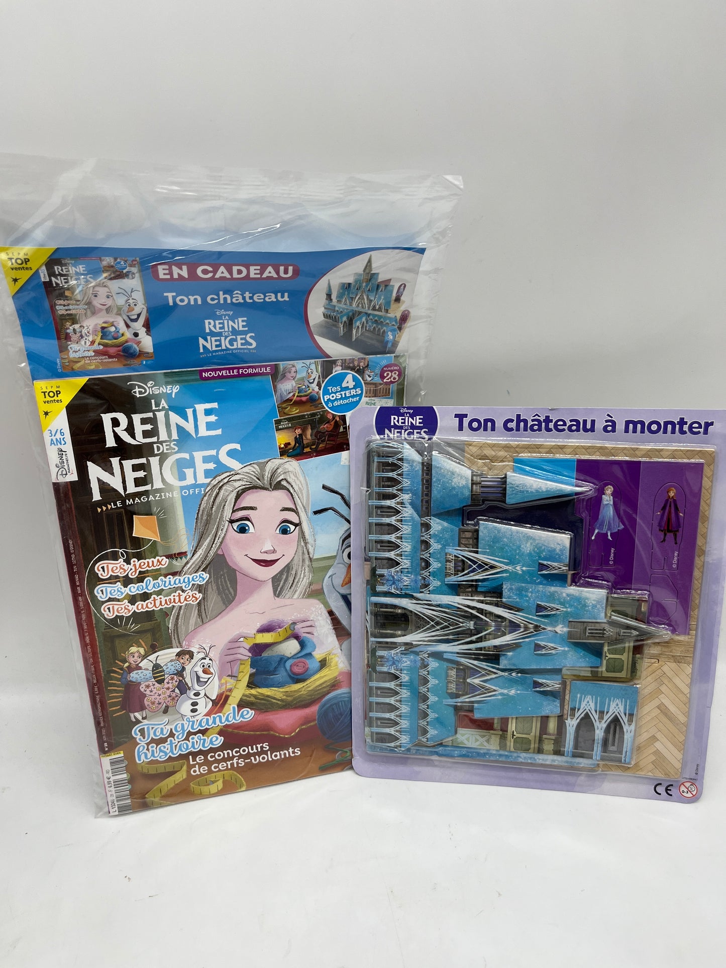 Livre d’activité Magazine Disney Princesse Reine des neige avec son Château D’arendelle à monter neuf Jeux activité stickers etc ... Prix boutique:6 €99