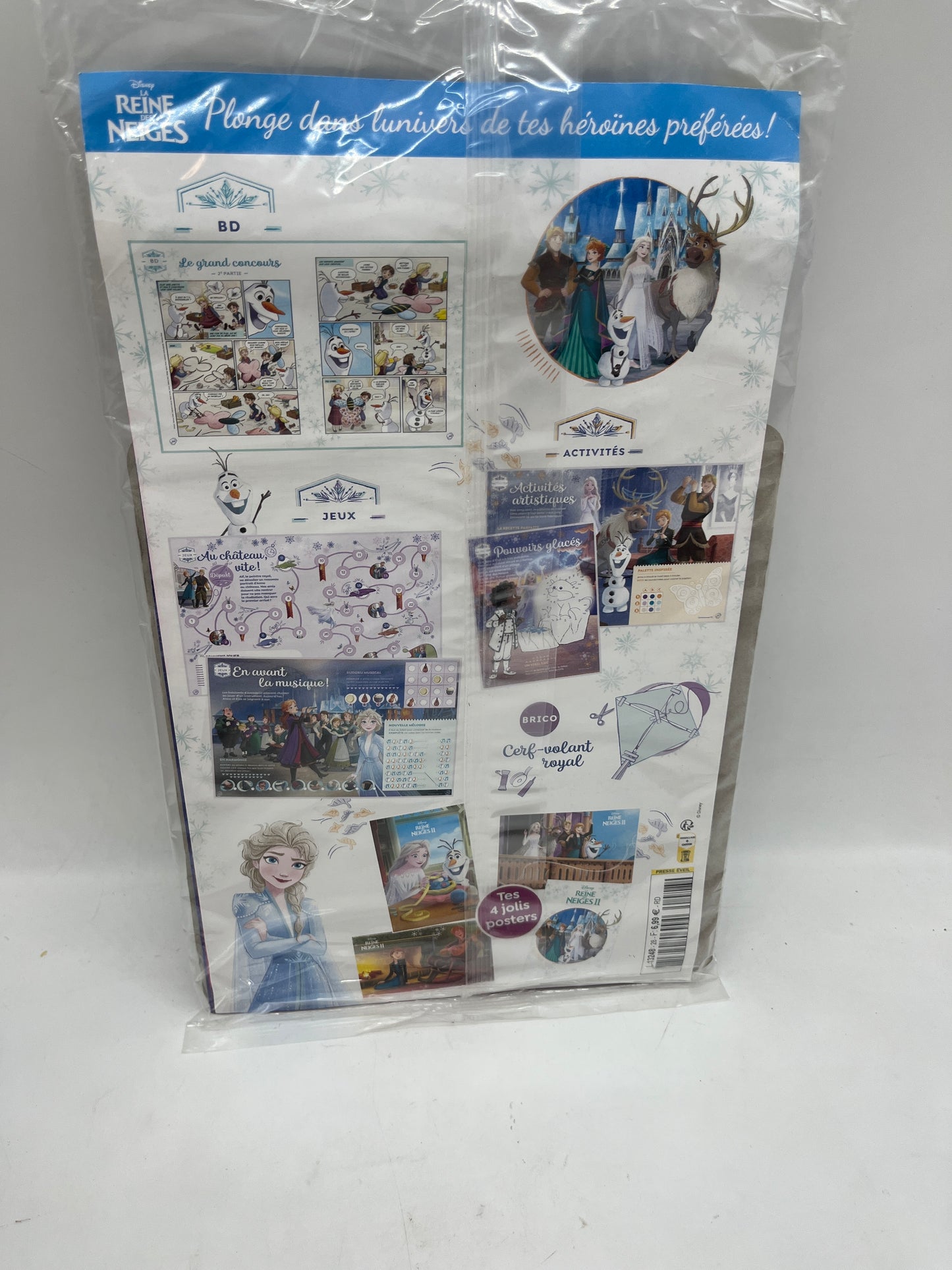 Livre d’activité Magazine Disney Princesse Reine des neige avec son Château D’arendelle à monter neuf Jeux activité stickers etc ... Prix boutique:6 €99