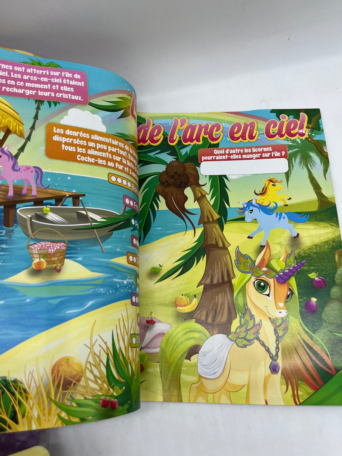 Livre d’activité Magazine La magie des licornes avec son coffret de bague et son kit papeterie Neuf