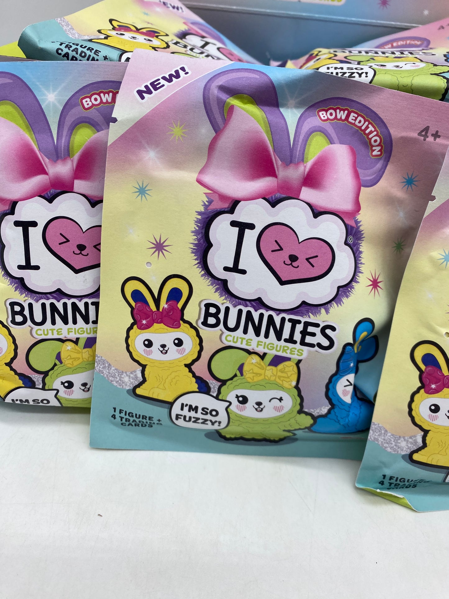 Lot de 3 Figurines I love Bunnies Neuf Les modèles sont aléatoires dans les paquets ! Prix boutique: 12€ Plus de 13 modèles à collectionner!