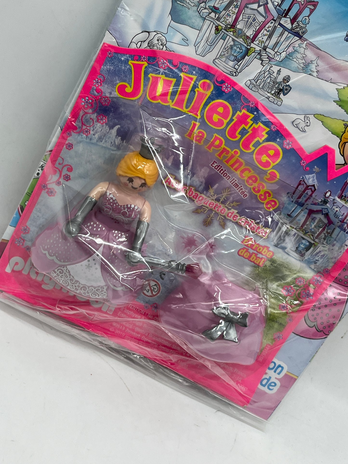 Livre D’activité magazine Playmobil comics mag avec sa figurine Juliette la princesse avec sa belle robe et sa baguette de crystal ouvert Neuf