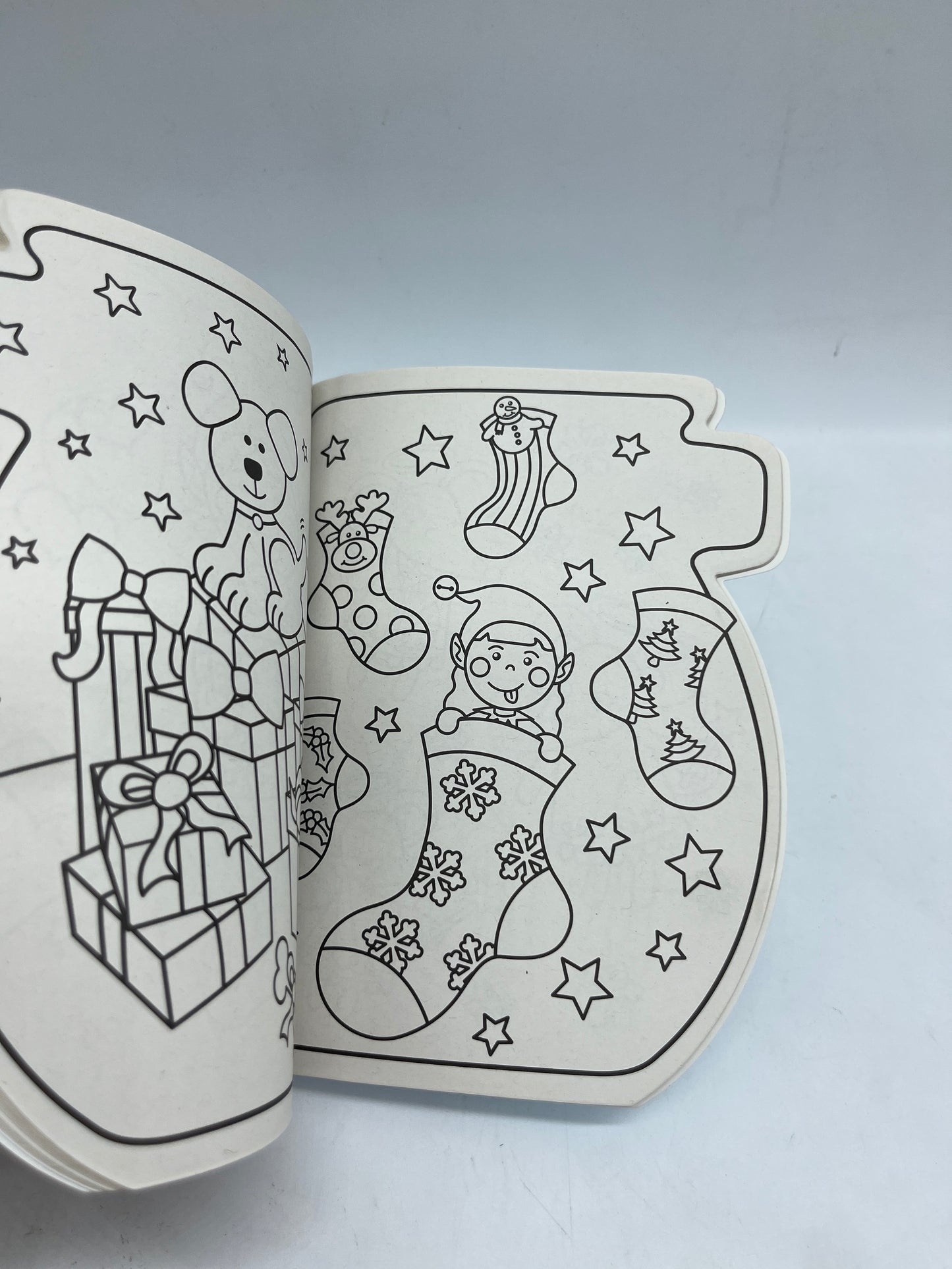 Livre d’activité Vivement Noël avec ces coloriages et ces 50!stickers Format poche Neuf