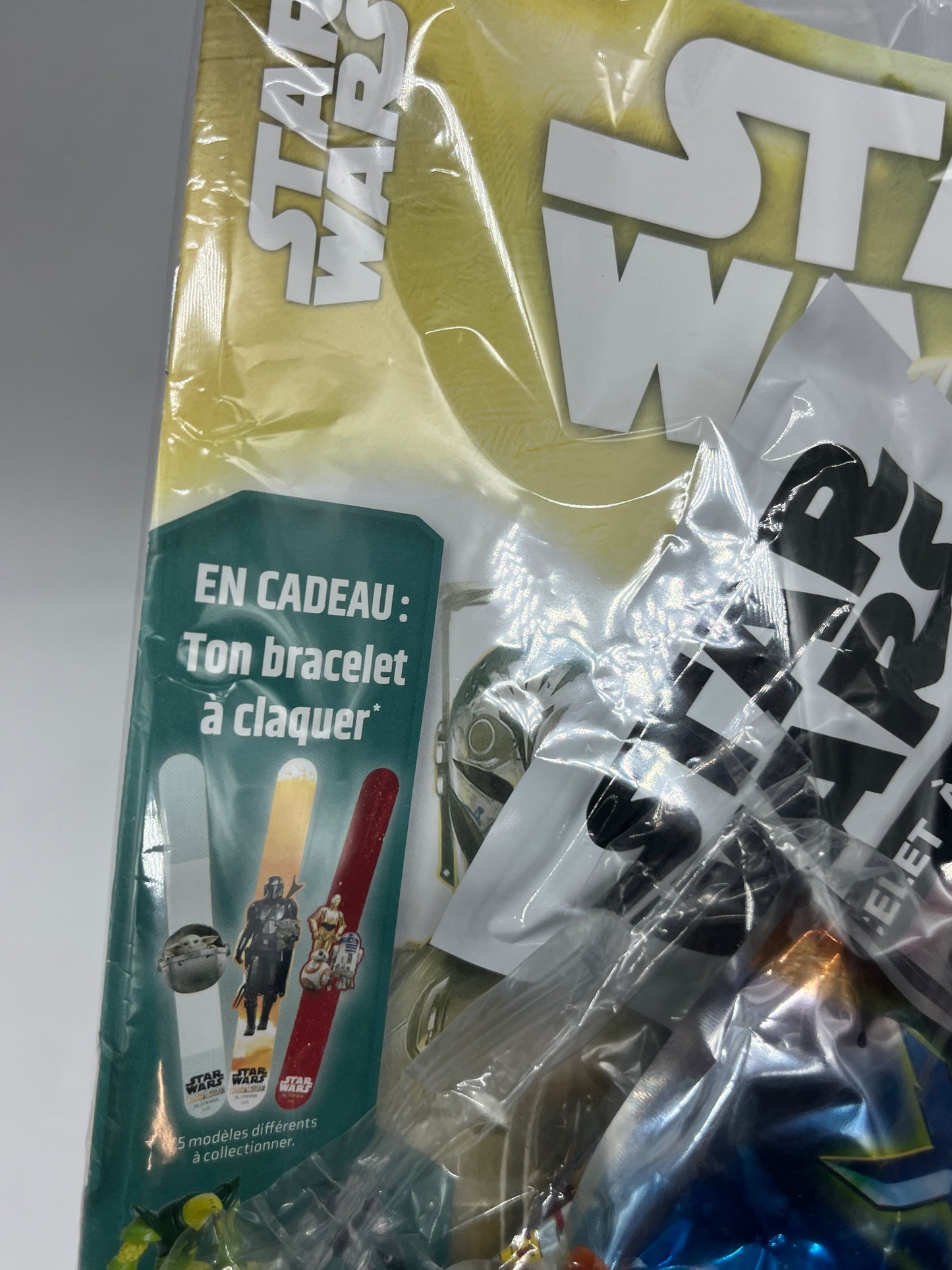 Livre d’activité Magazine Star Wars avec son bracelet à claquer et sa figurine Xenox Neuf