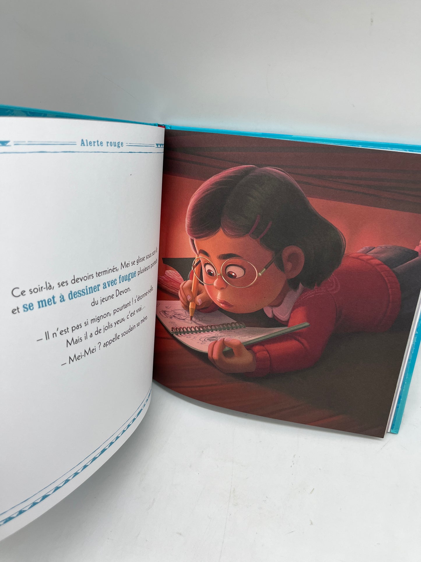 Livre Histoire Collection les grands classique Disney Alerte Rouge Disney Neuf