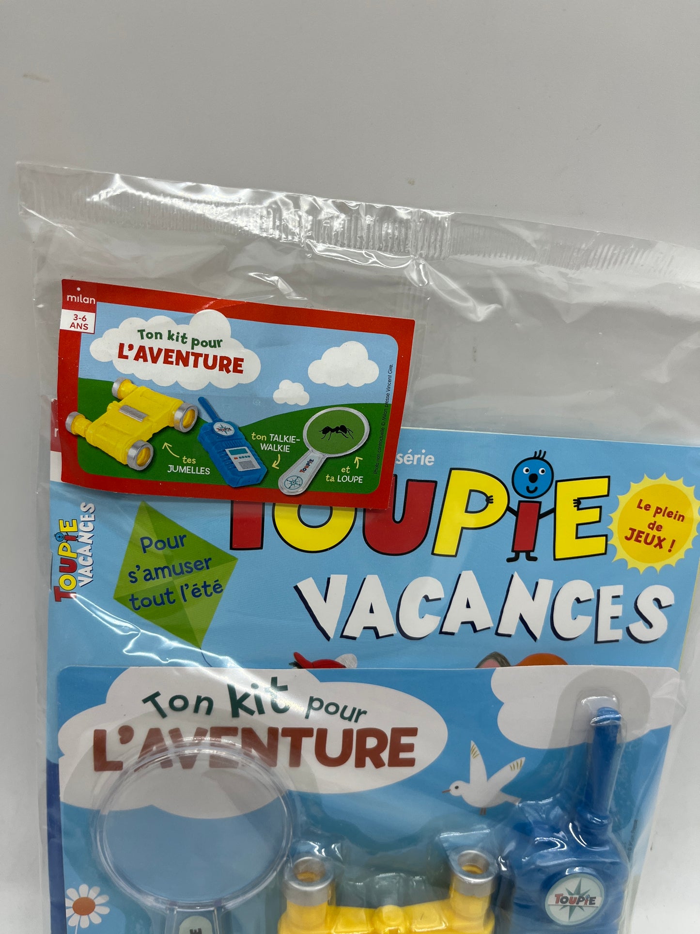 livre d’activité Magazine Toupie spécial Vacance avec son Kit d’aventurier Neuf !