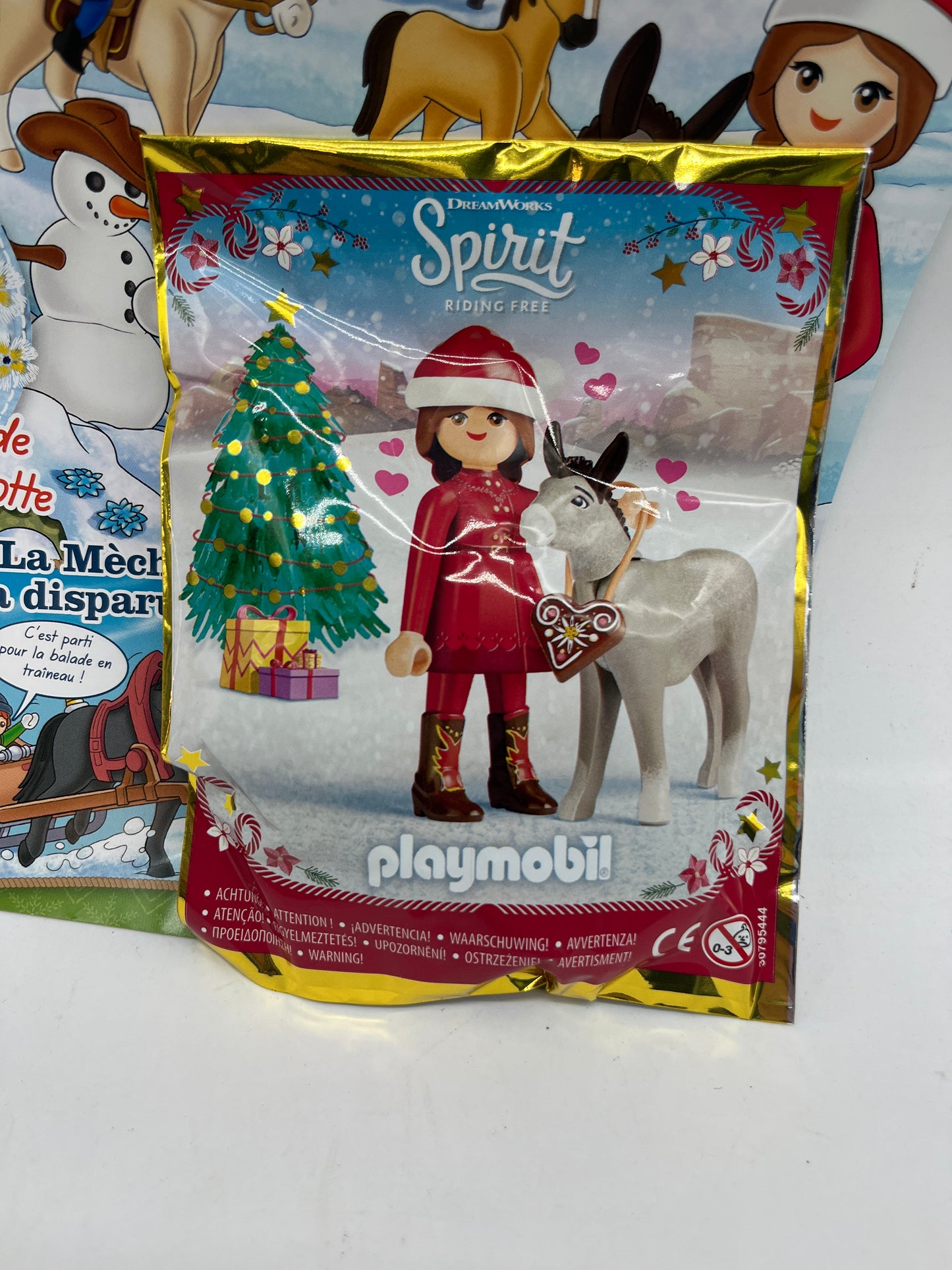 Livre D’activité magazine Playmobil avec sa figurine Lucky et son poulain Monsieur carotte édition Noel ouvert Neuf
