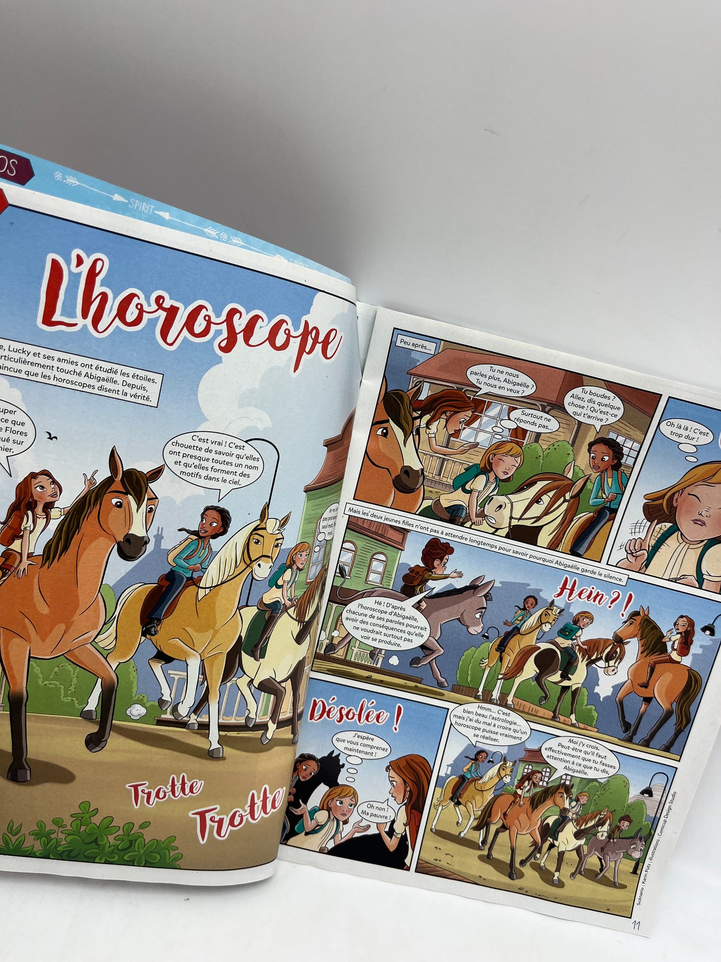 Livre d’activité Magazine Spirit avec sa lampe de dessin spécial chevaux Neuf