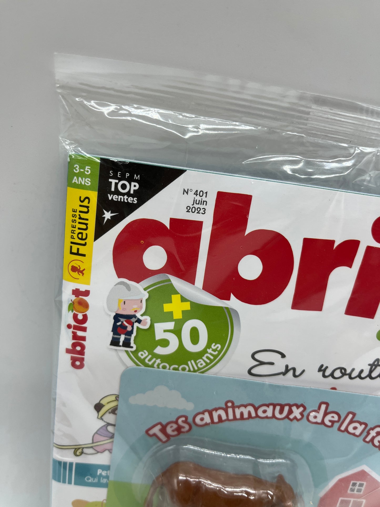 Livre d’activité magazines Abricot avec ses animaux de la ferme Neuf
