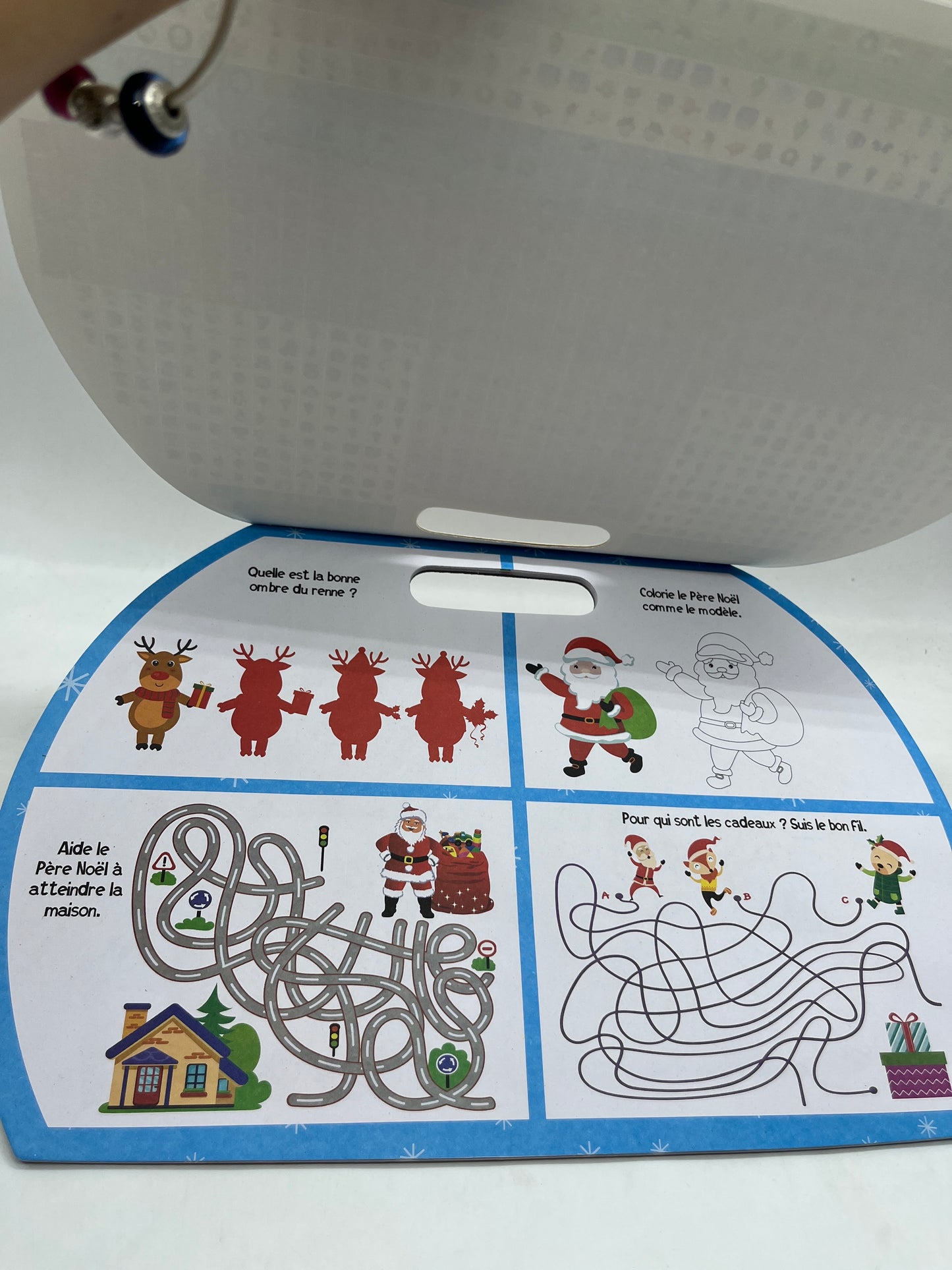 Valisette livre d’activités Spécial Noël avec ces crayons de couleurs et 1500 autocollants neuf