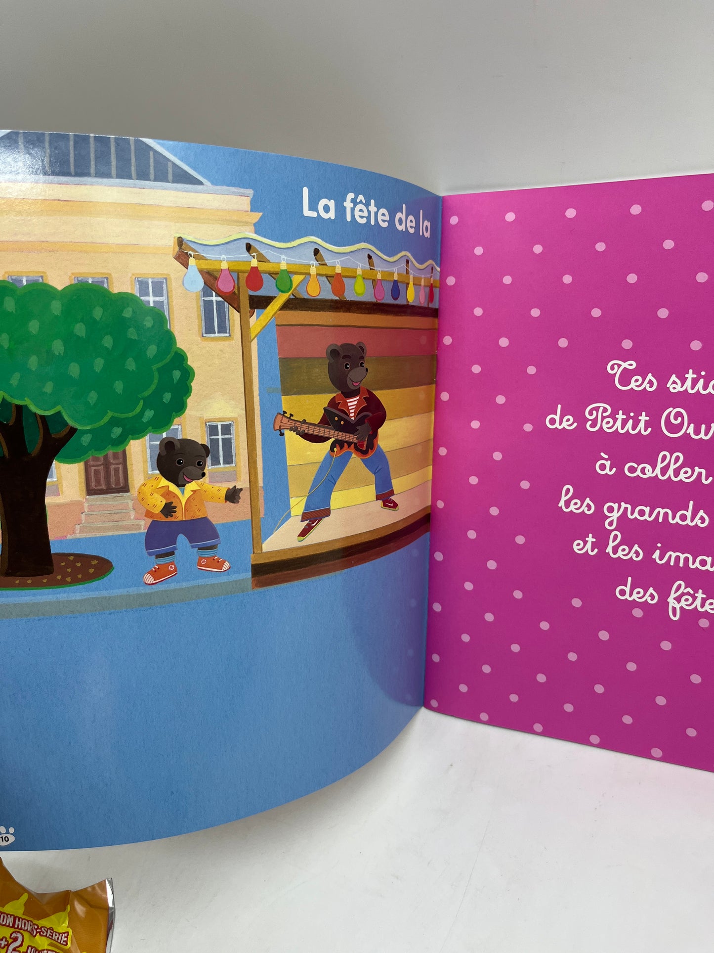 Livre d’activité magazines Je colle avec Petit Ours brun thème La fête avec ses gommettes Neuf