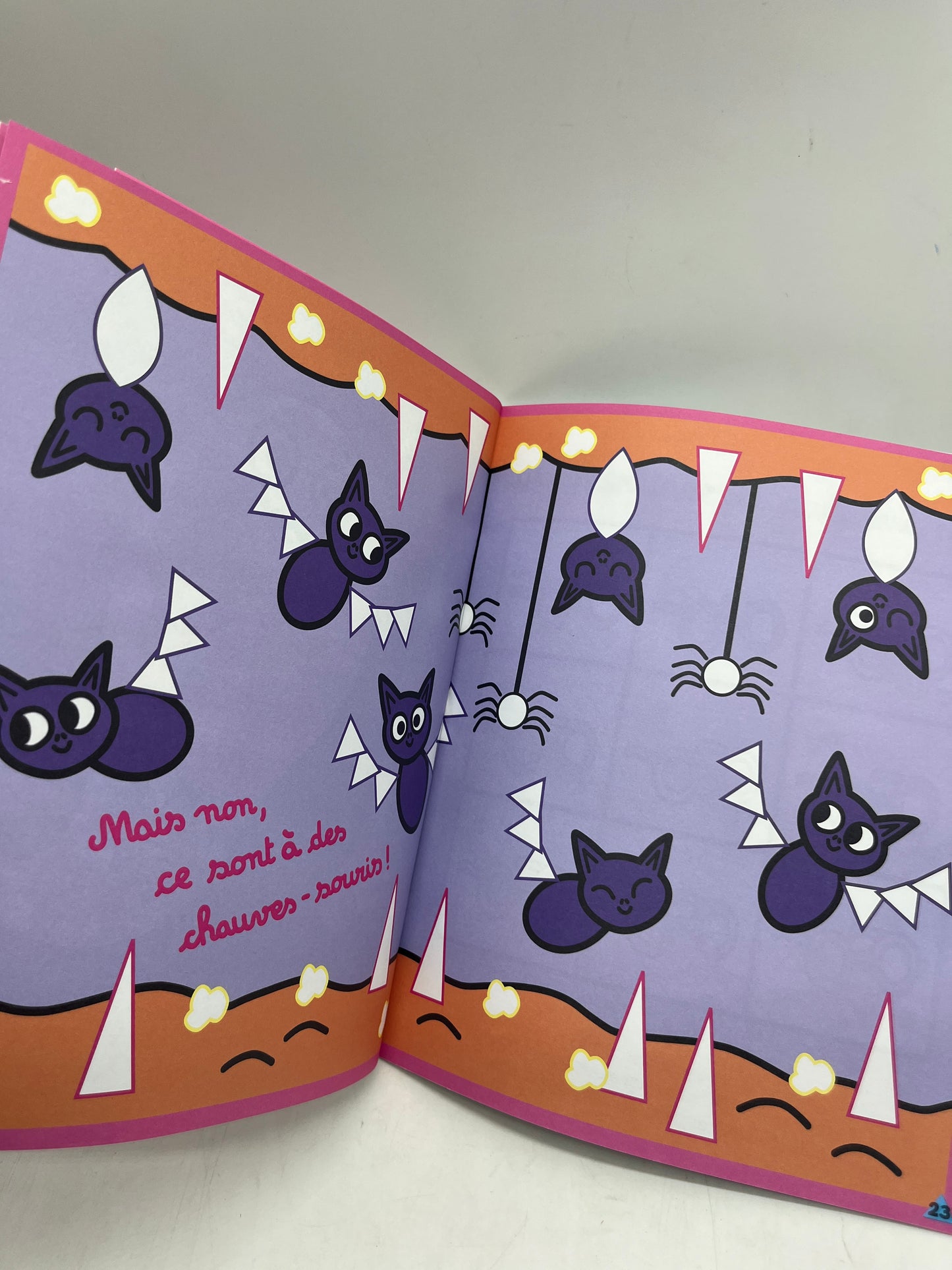 Livre d’activité Magazine TOUPIE les jeux de l’école avec ses 155 gommettes Sacha le Chat Neuf