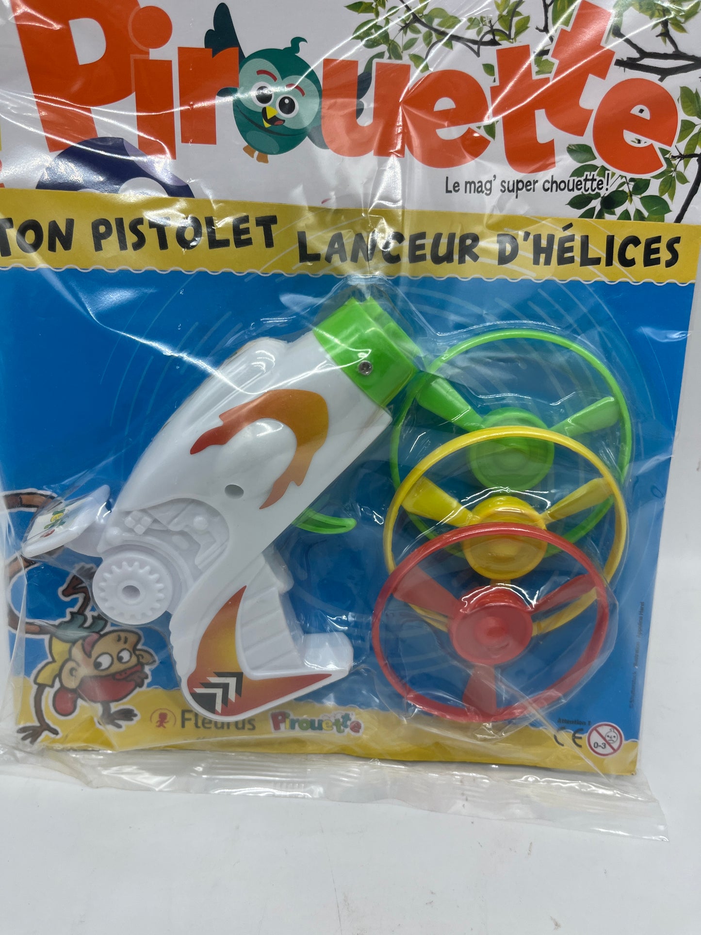 livre d’activité Magazine Pirouette avec son pistolet lance disque Neuf sous blister 5/8 ans