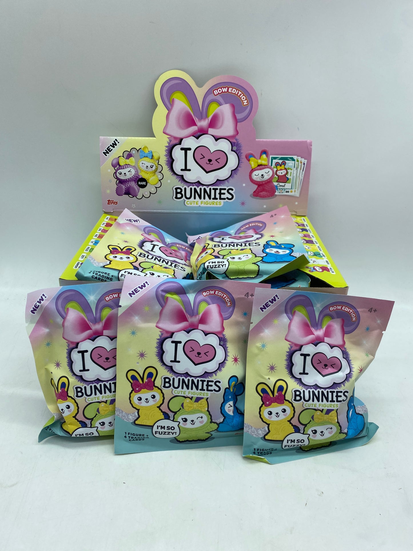 Lot de 3 Figurines I love Bunnies Neuf Les modèles sont aléatoires dans les paquets ! Prix boutique: 12€ Plus de 13 modèles à collectionner!