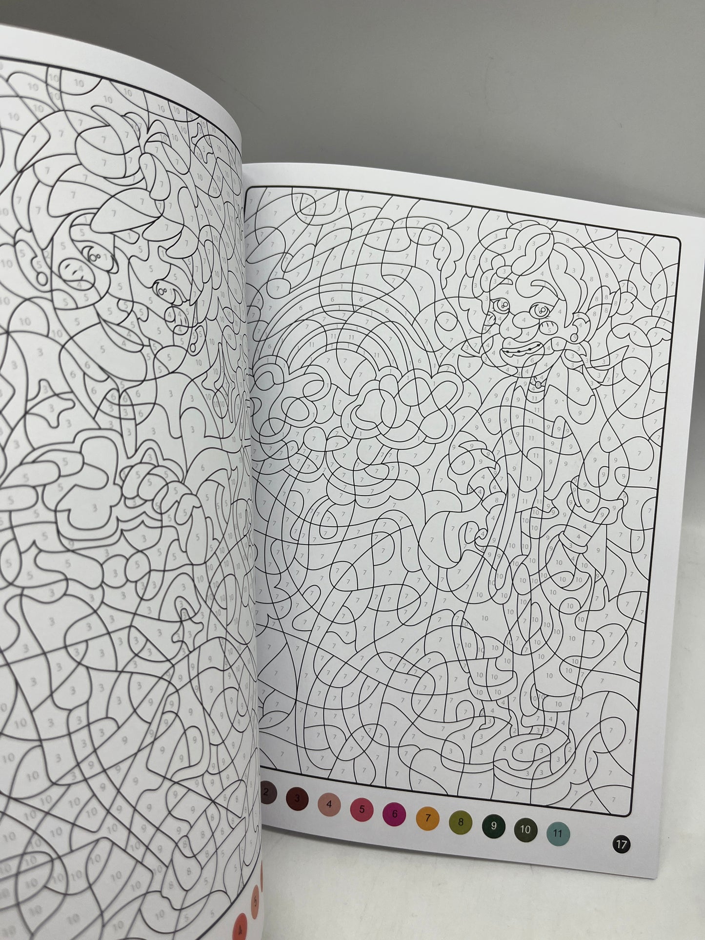 Livre d’activités les ateliers Coloriages magique à colorier Disney spécial Alerte rouge Neuf