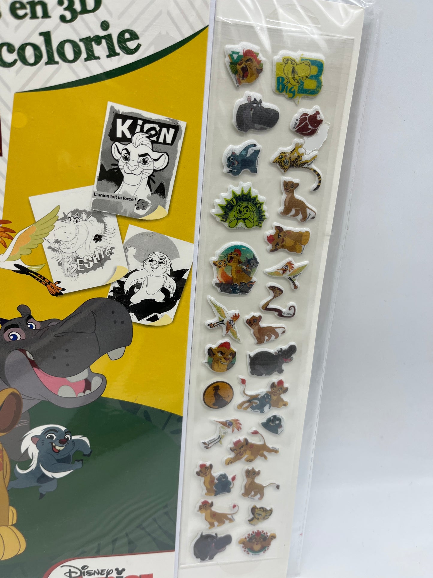 Livre d’activité Magazine Disney La garde du Roi Lion avec son décor ces stickers 3D Neuf