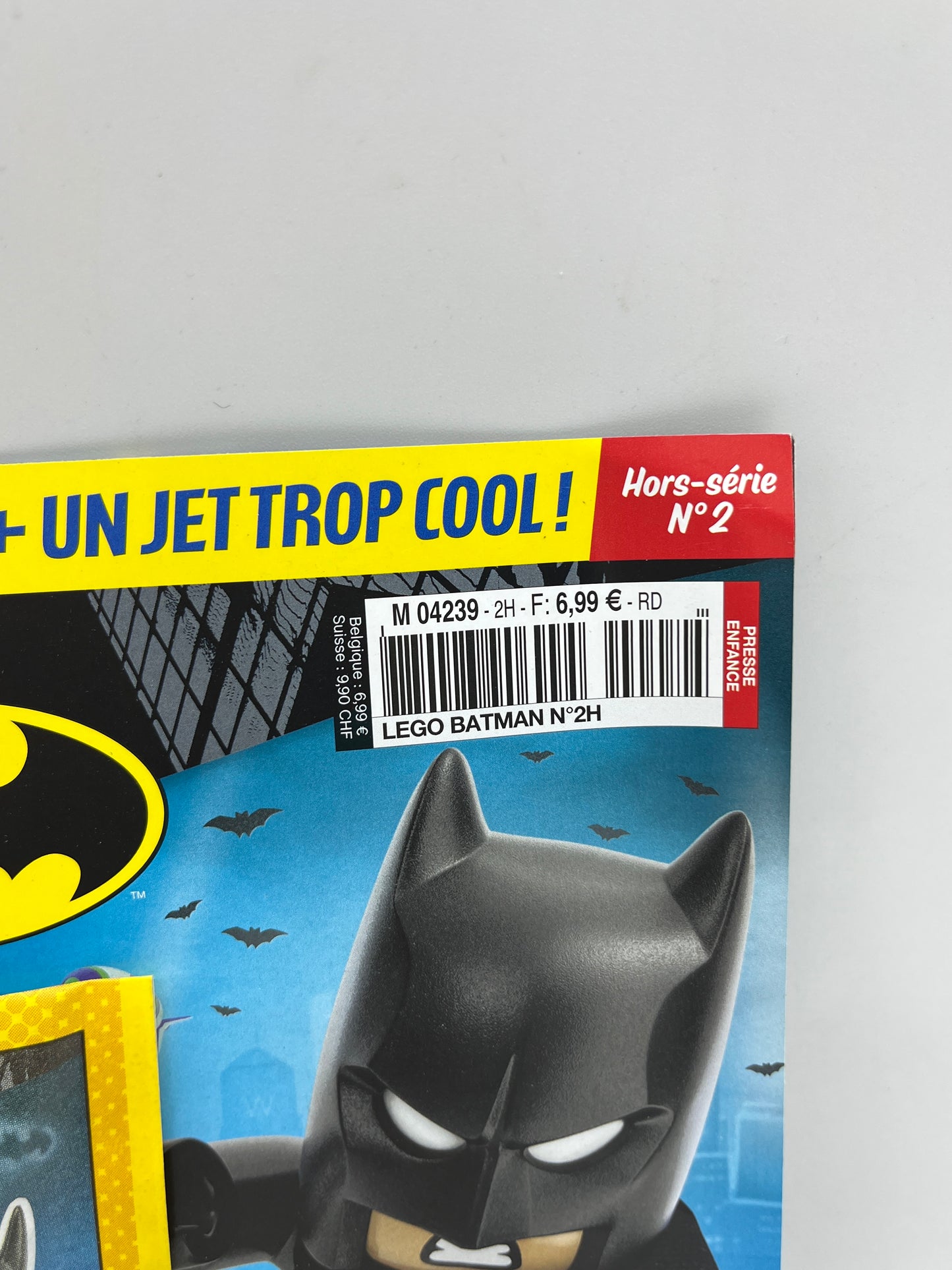 livre d’activité Magazine Lego Batman avec sa minifigure Batman et son jet trop cool Neuf !