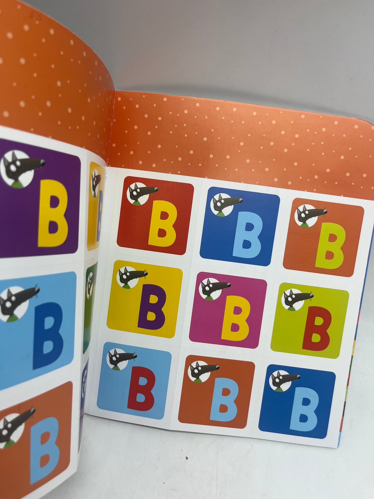 Livre d’activité magazine je joue j’apprends avec P’tit Loup Vive la neige ! Neuf ! Avec gommettes et imagier