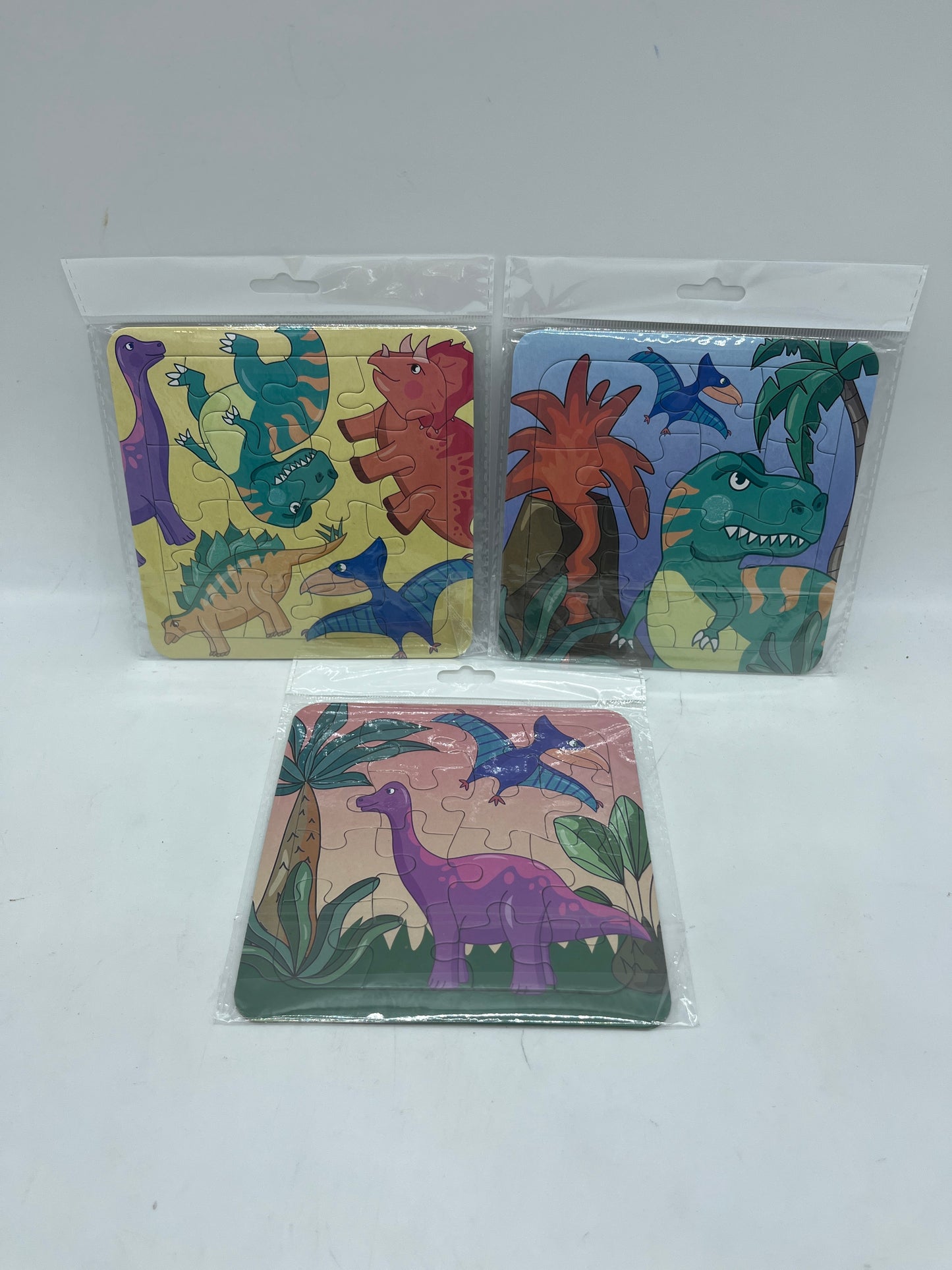Lot de 3 Puzzles de 16 pièces modèle Dinosaures dino 🦖 neuf sous blister