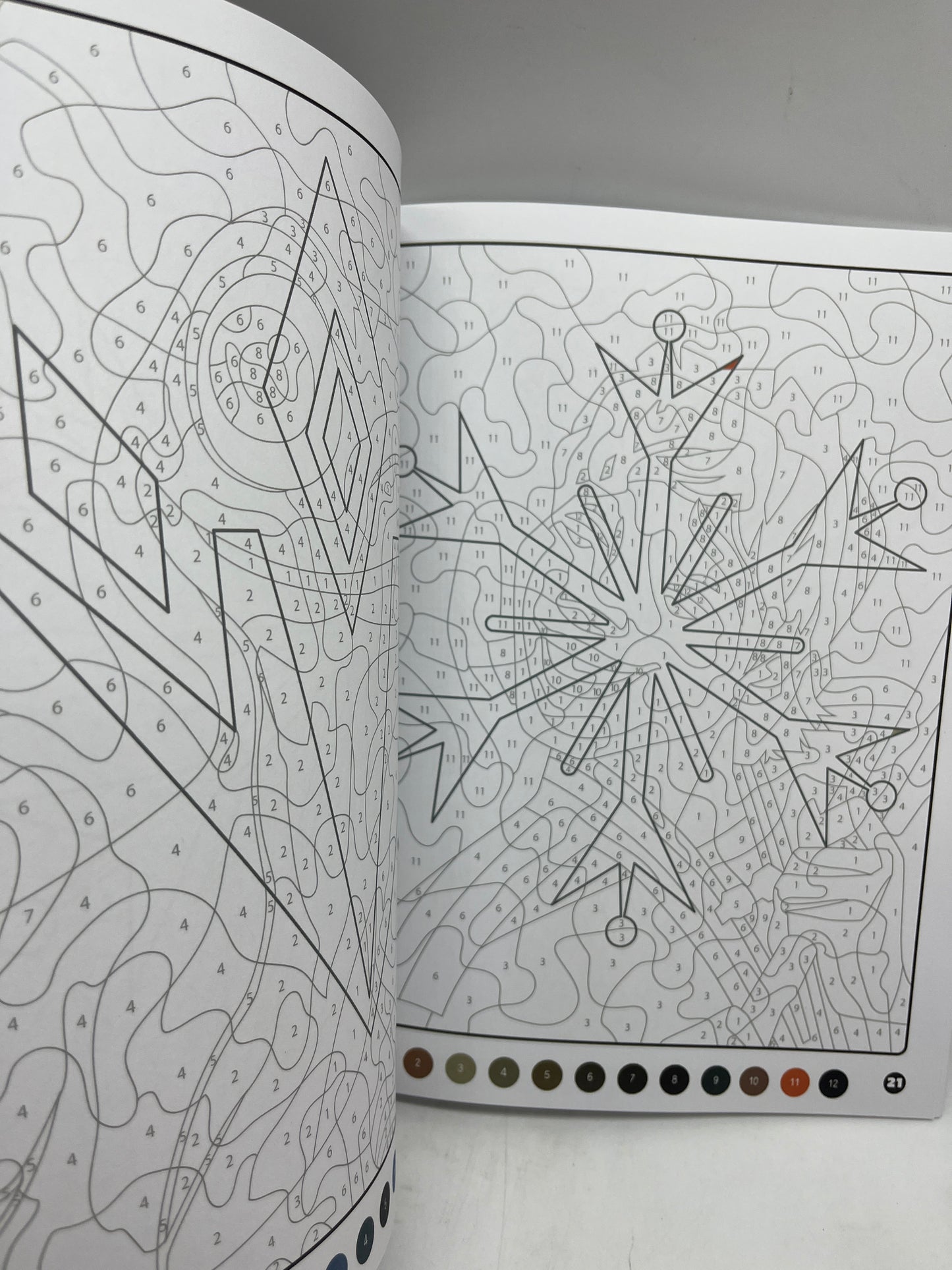 Livre d’activités les ateliers Coloriages magique à colorier Disney spécial princesses La reine des neiges II Modèle Flocon mystère Neuf