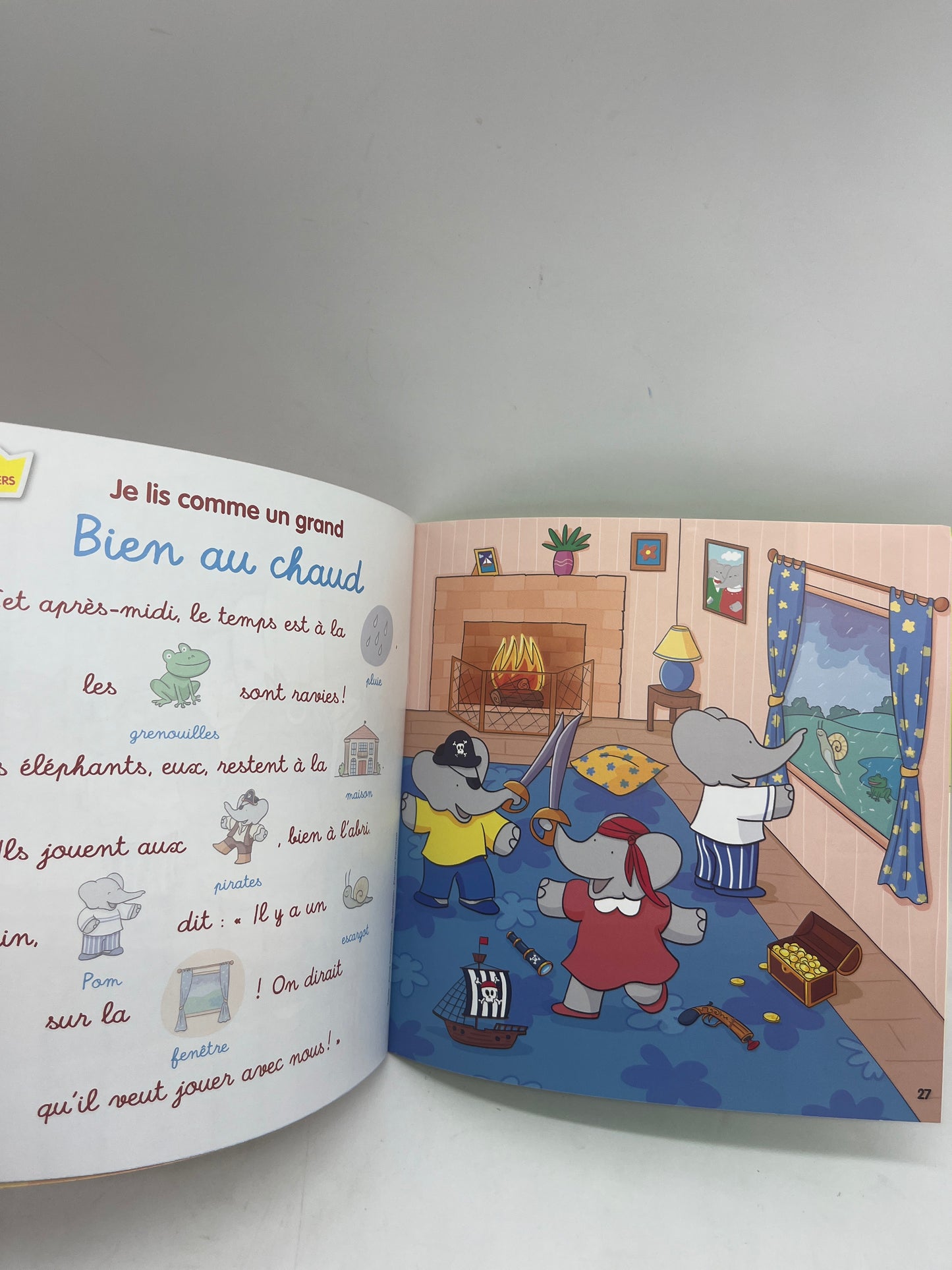 Livre d’activité magazine Babar sauvetage en forêt avec 50 autocollants Neuf !