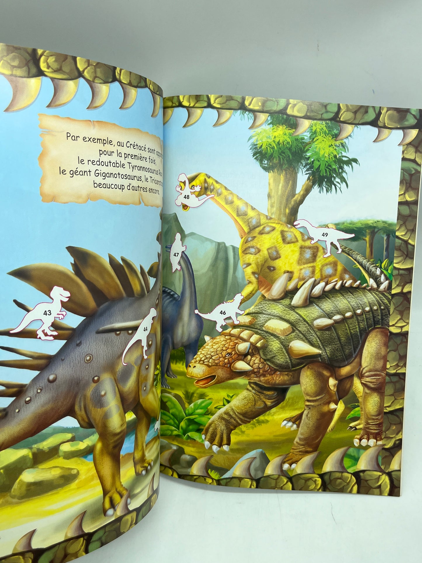 livre d’activité Jeux avec plus de 100 autocollants Special dino dinosaures lis colle et joue avec les dinos Neuf