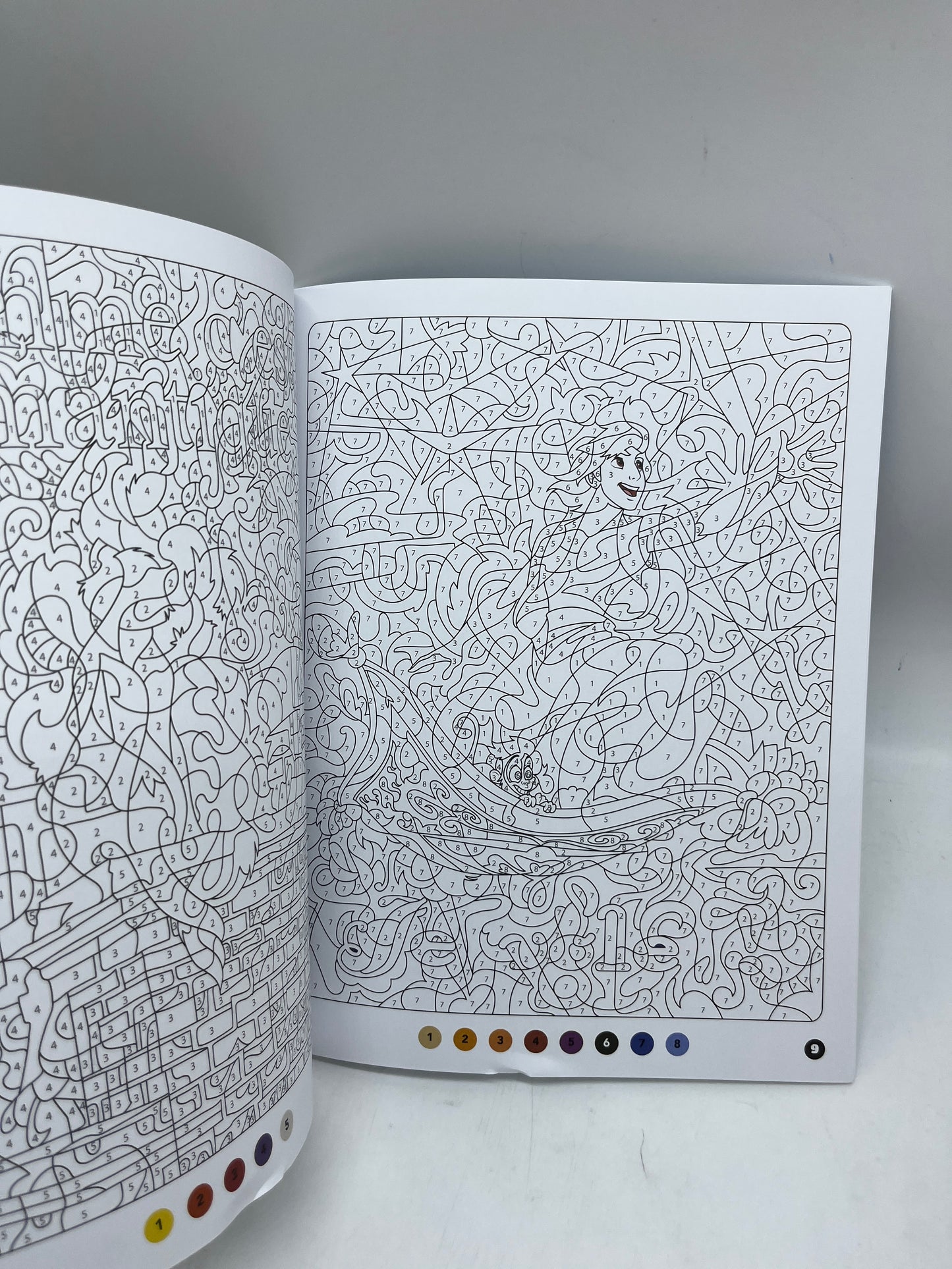 Livre d’activités les ateliers Coloriages magique à colorier Disney tes héros préférés modèle message caché Neuf