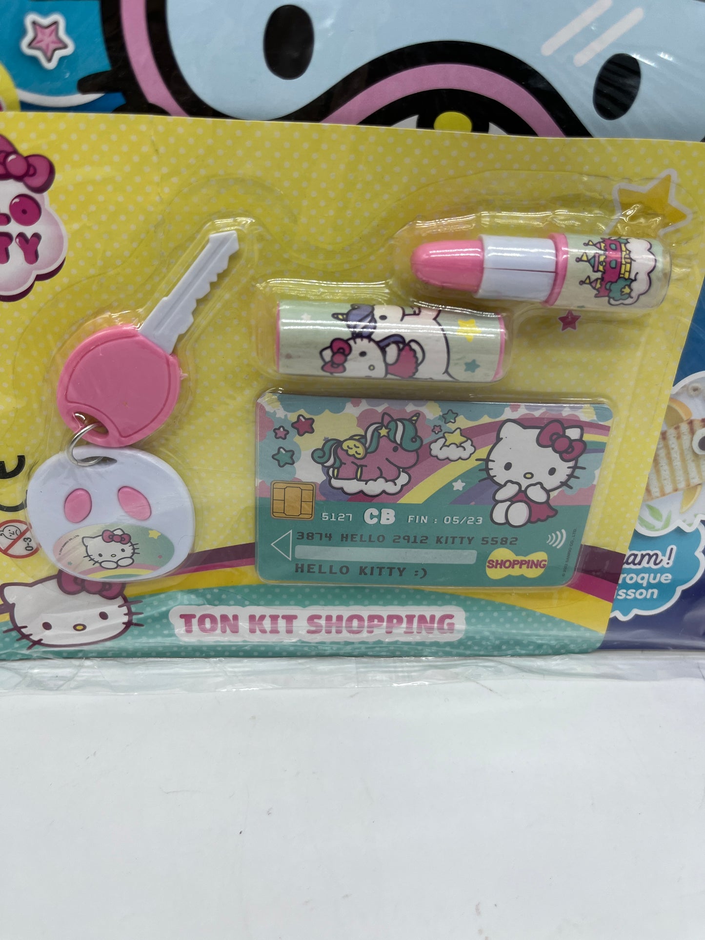livre d’activité Magazine Hello kitty avec son kit shopping Neuf !