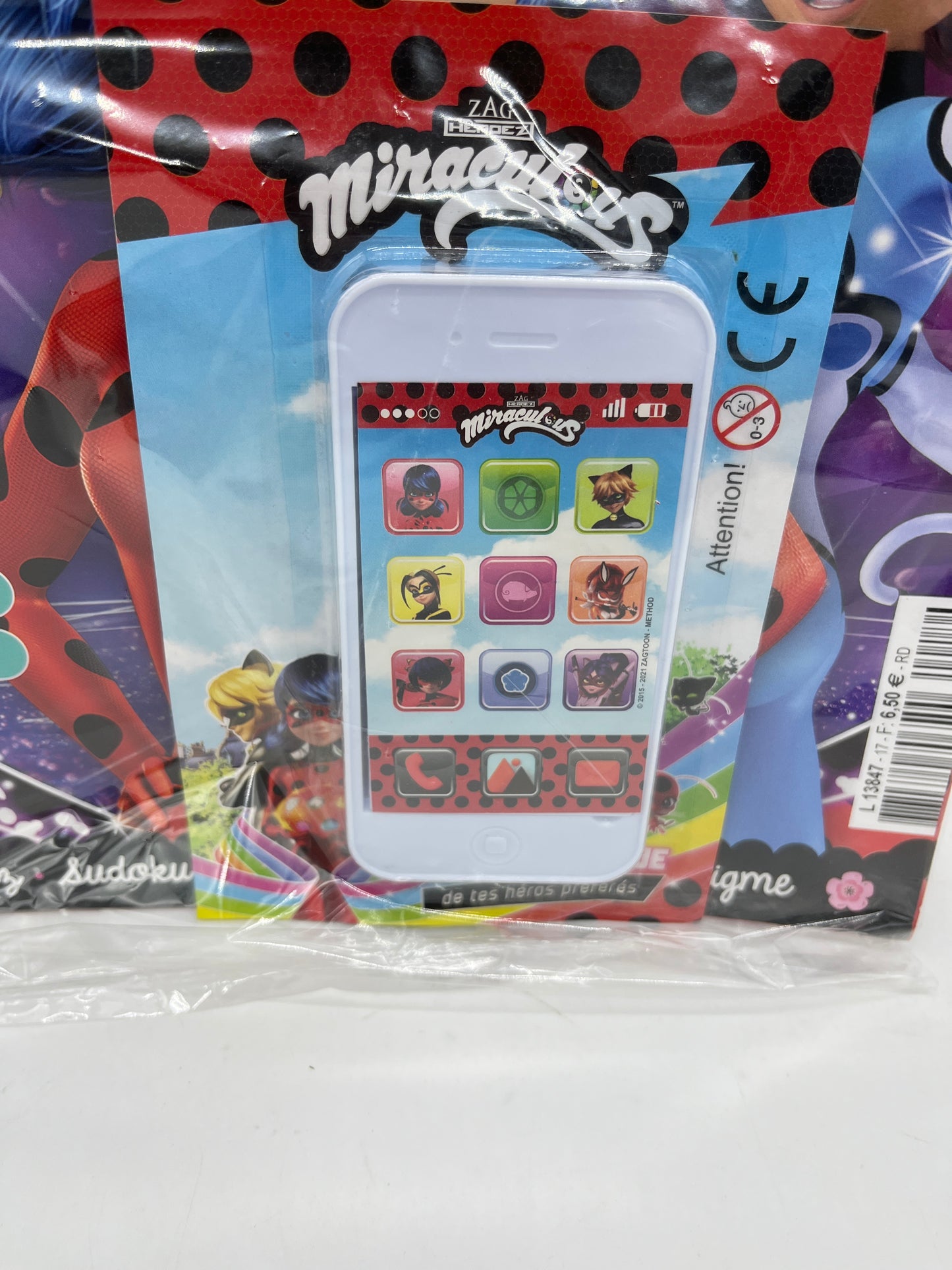 livre d’activité Magazine Le journal de lady bug Miraculous avec son téléphone portable Neuf !