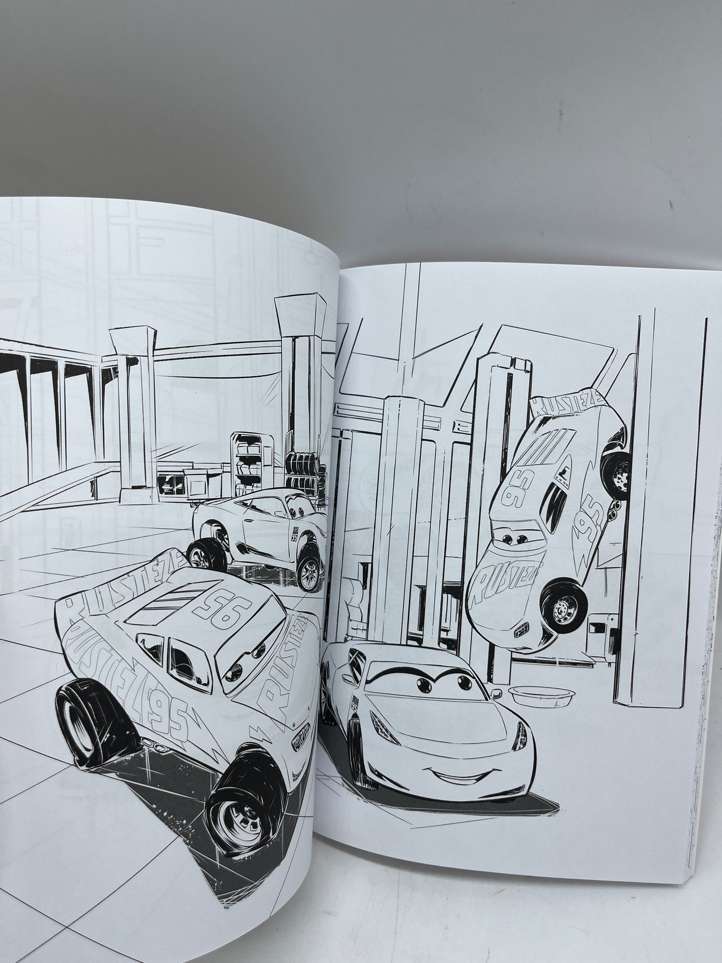 Livre d’activités Coloriages Maxi colo Disney Spécial Cars 3 voitures véhicules Neuf